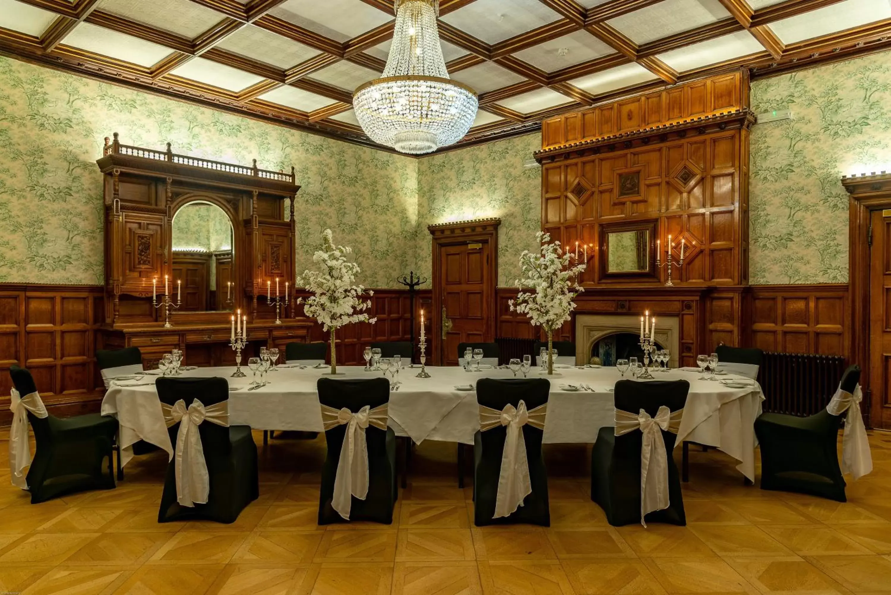 Restaurant/places to eat, Banquet Facilities in Pendley Manor