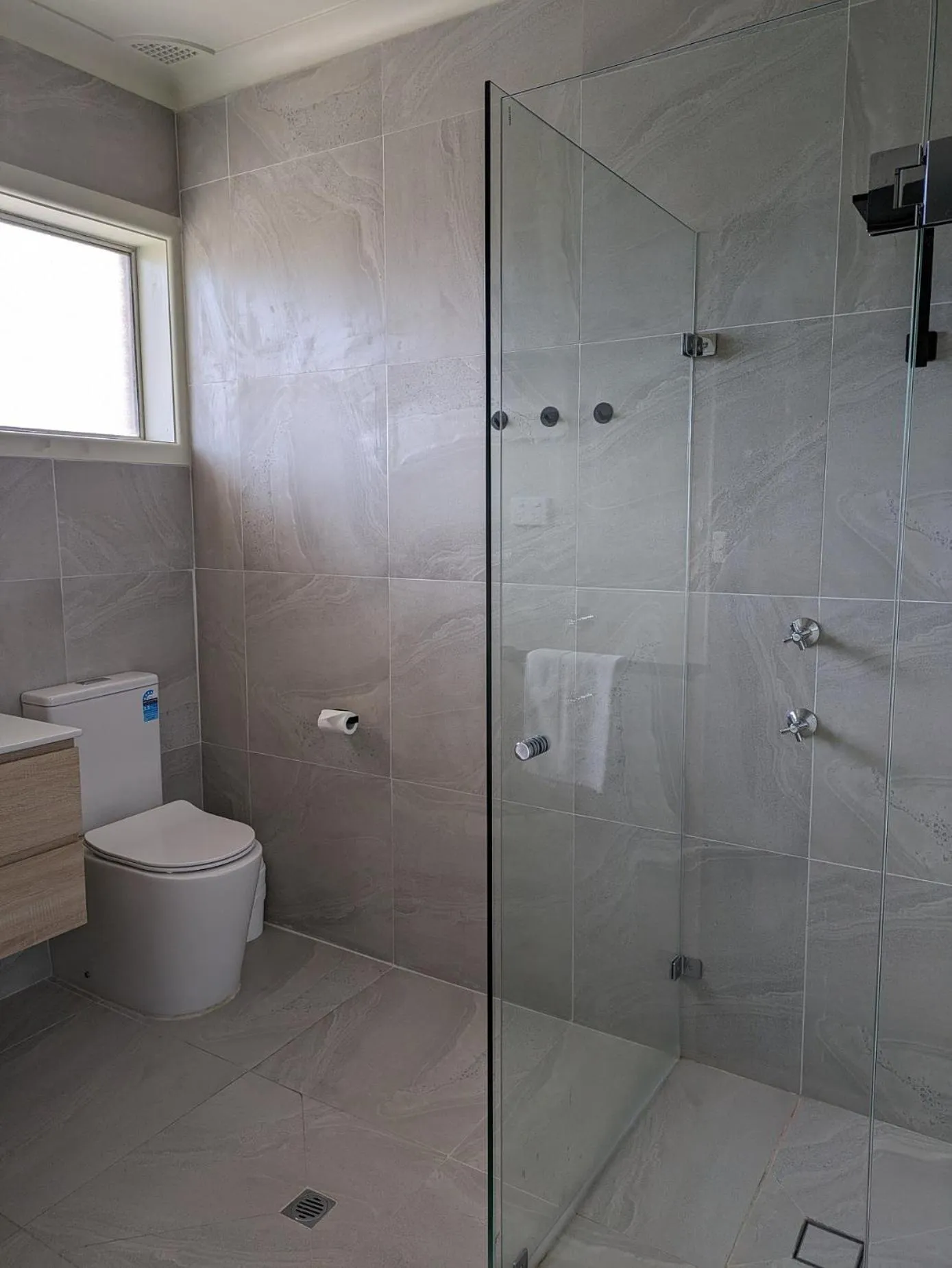 Bathroom in Country Lodge Motor Inn