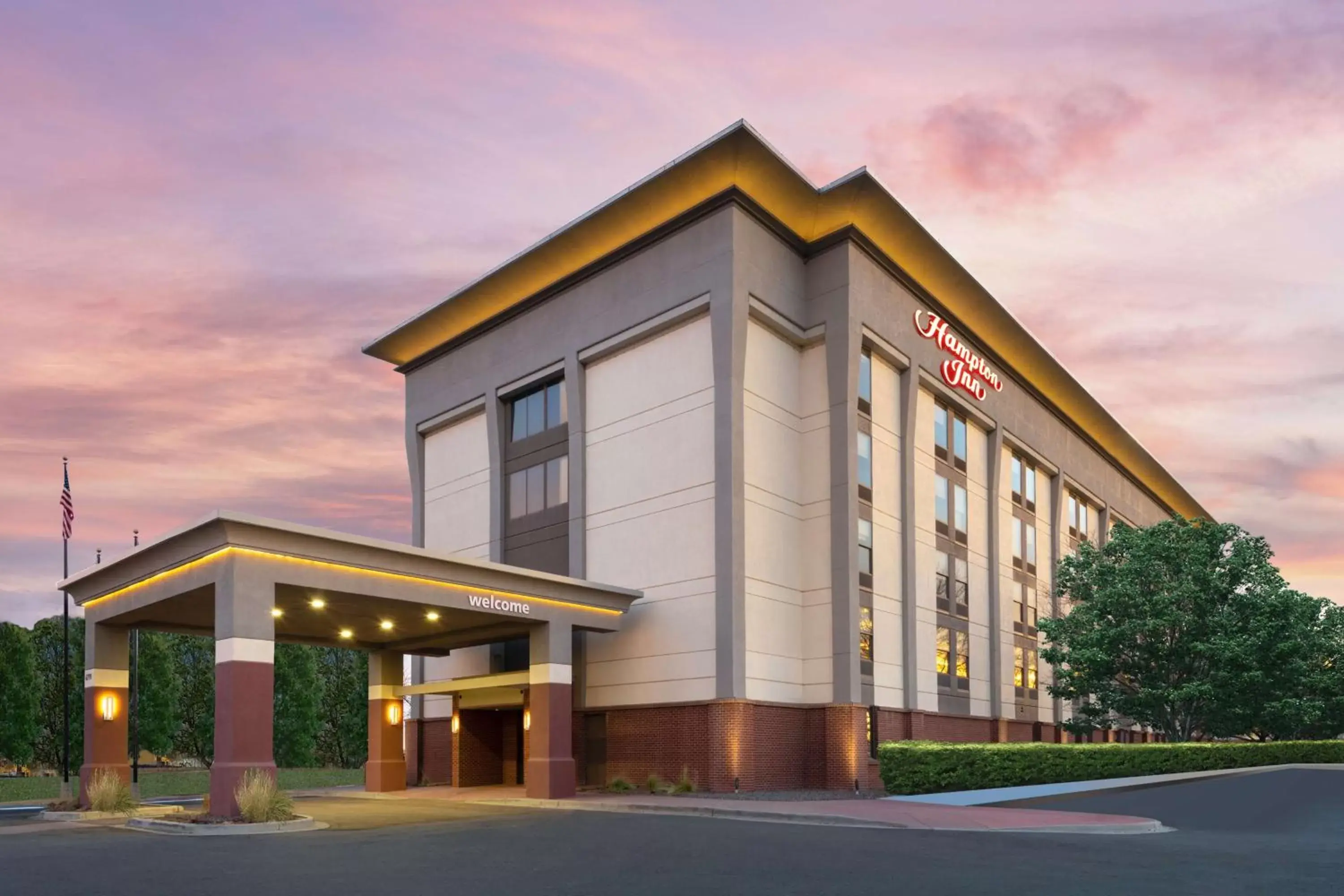 Property building in Hampton Inn Denver-International Airport Property building in Hampton Inn Denver-International Airport