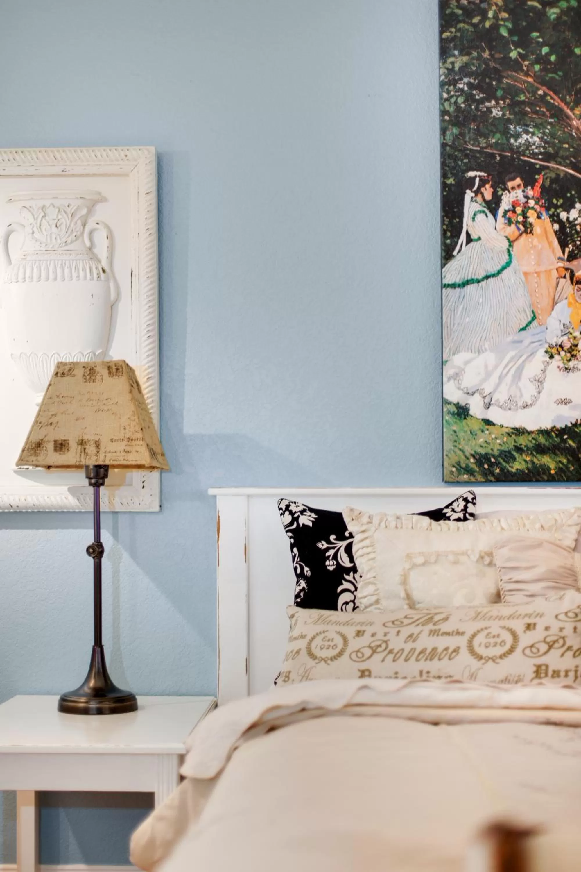 Bed in Stratford Inn