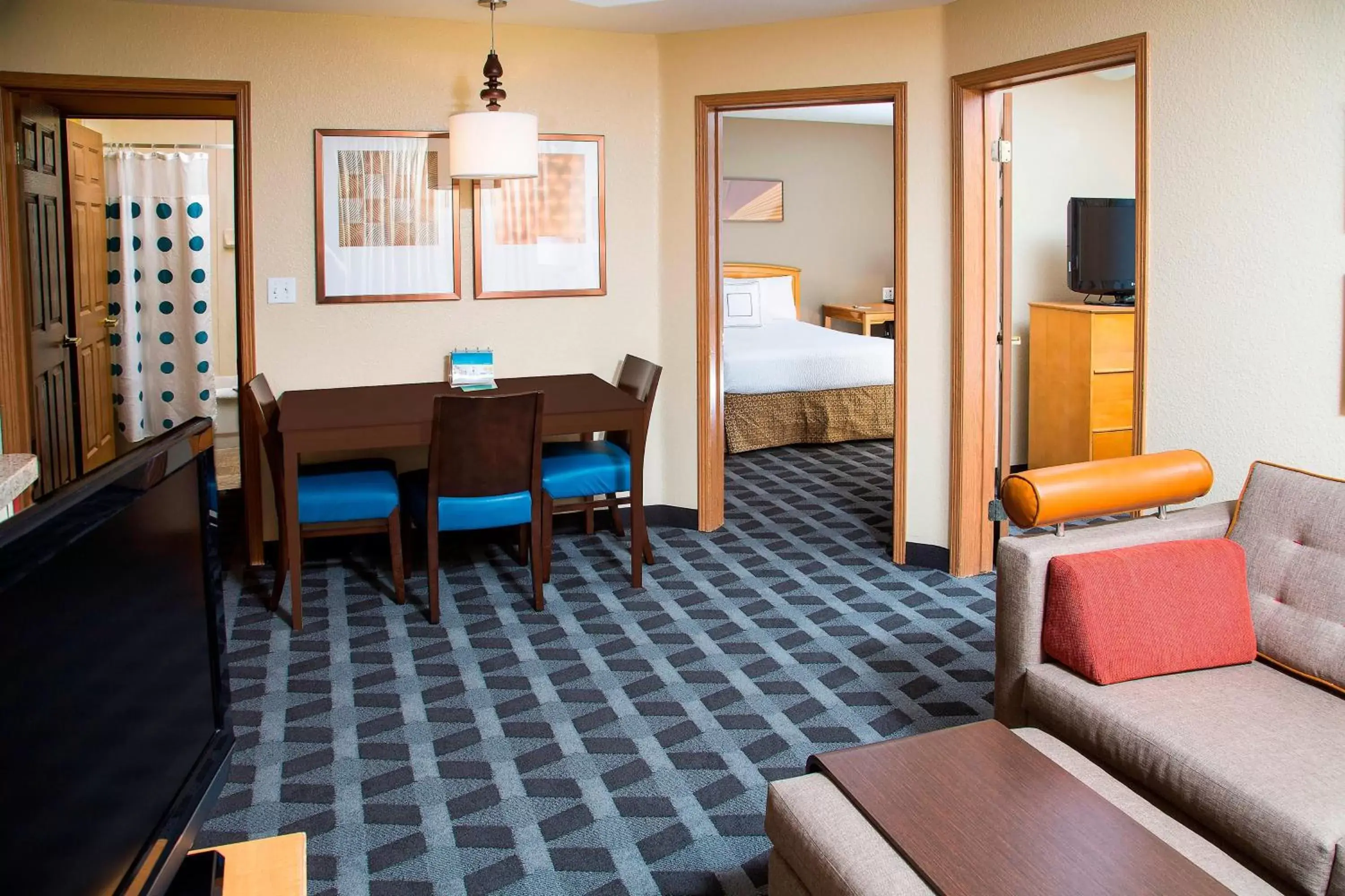 Bedroom, Seating Area in TownePlace Suites by Marriott Anaheim Maingate Near Angel Stadium