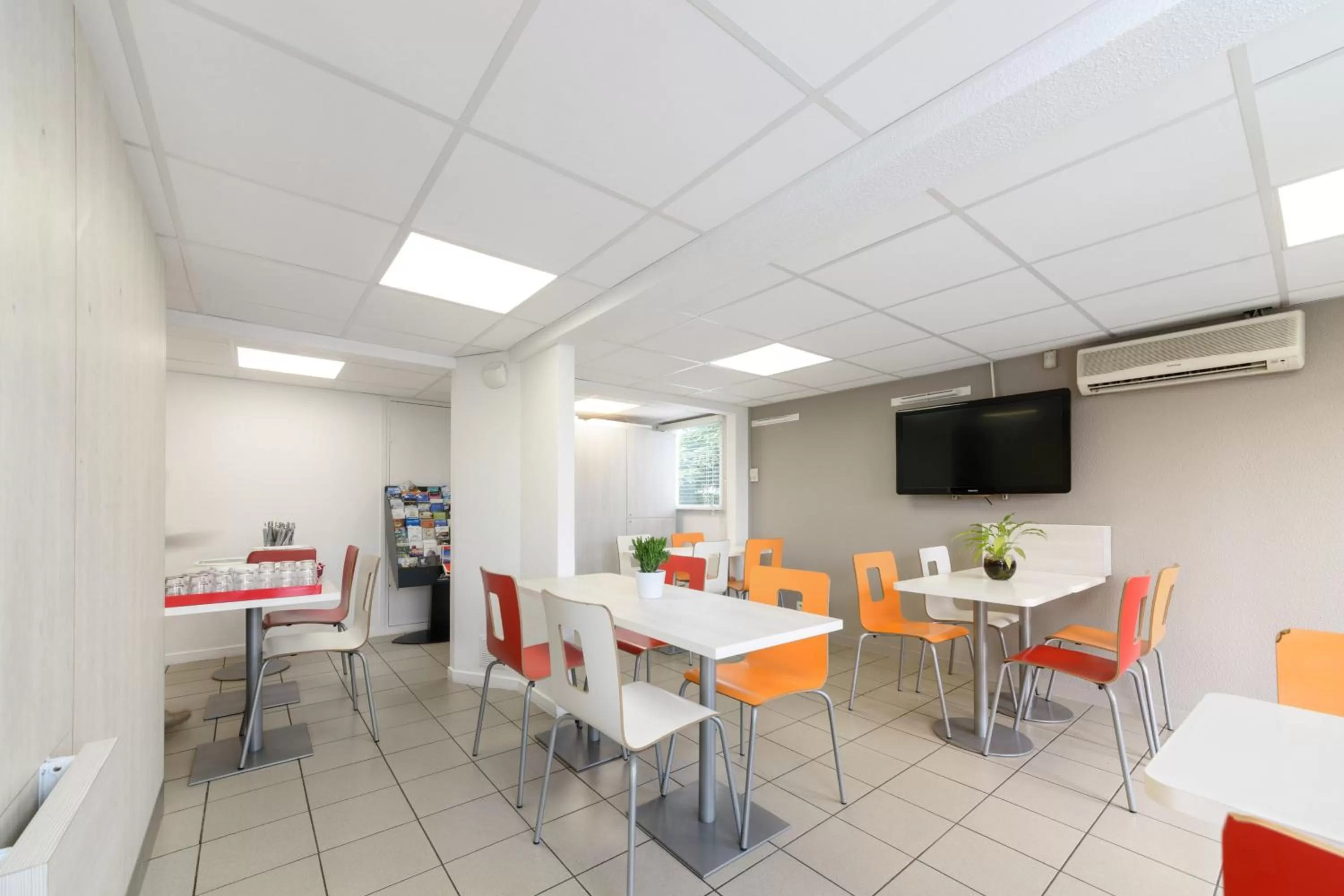 Restaurant/places to eat in Kyriad Direct Annemasse - Genève