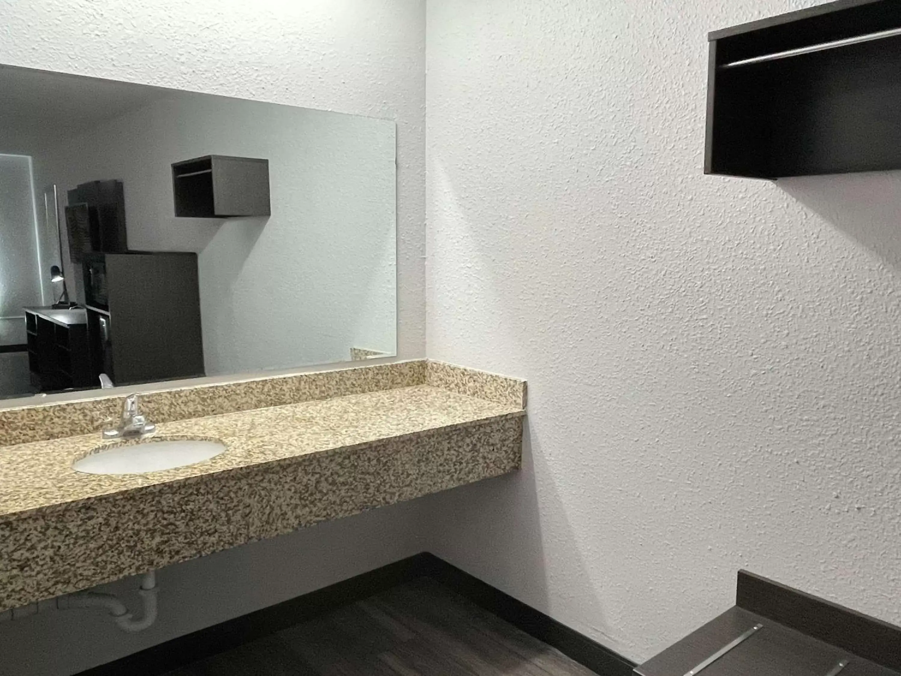 King Room - Smoking in Motel 6 West Columbia SC Airport King Room - Smoking in Motel 6 West Columbia SC Airport