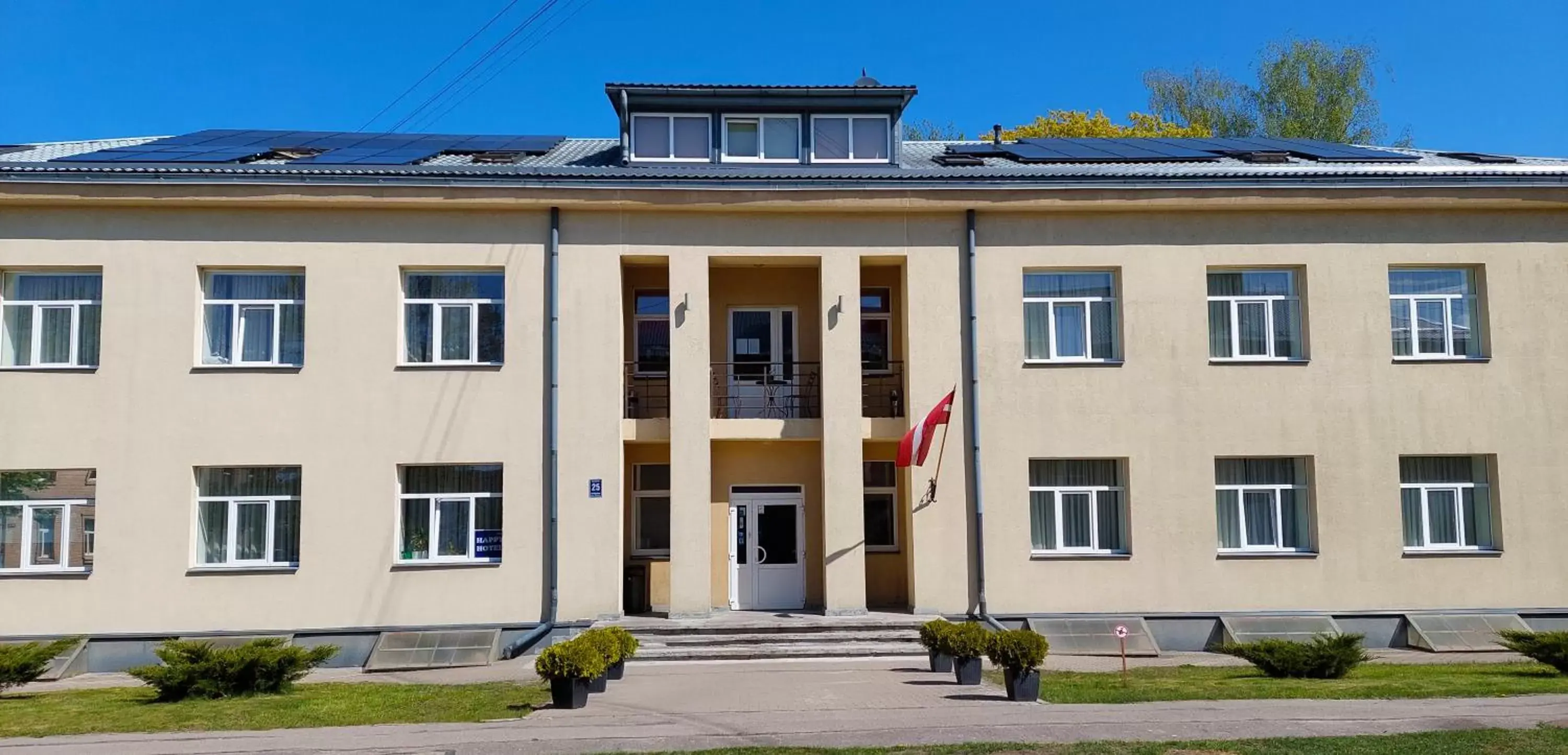 Happy Hotel Happy Hotel