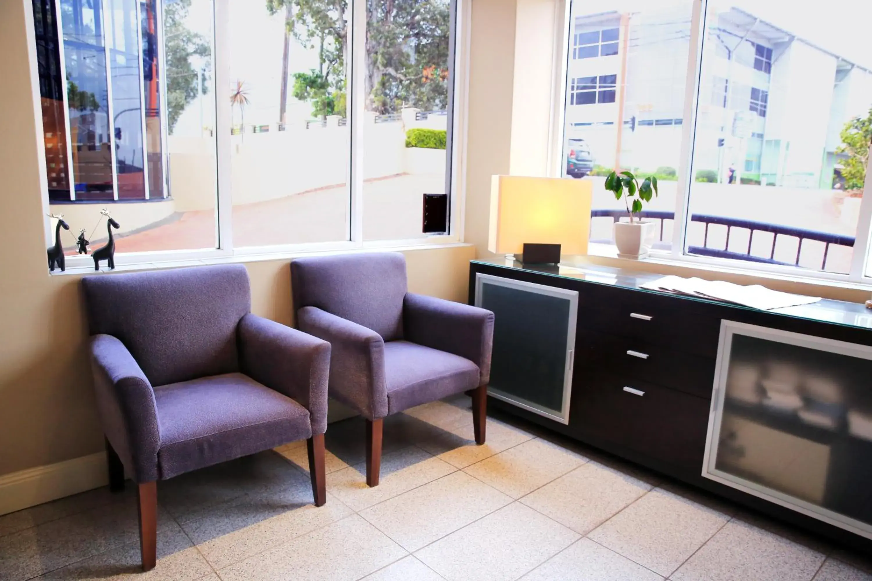 Day, Seating Area in Twin Towers Inn