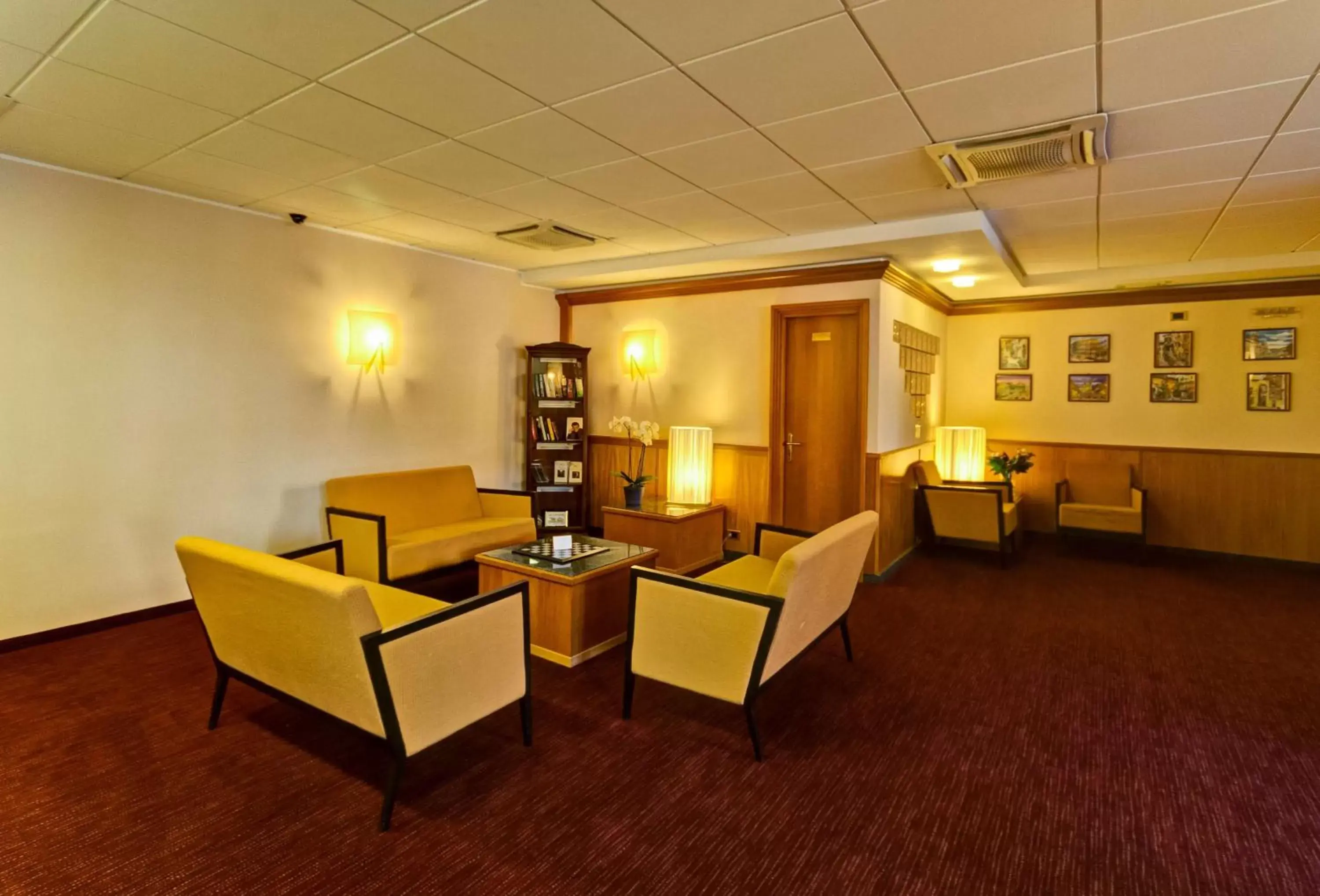 Lobby or reception in Best Western Hotel Rome Airport