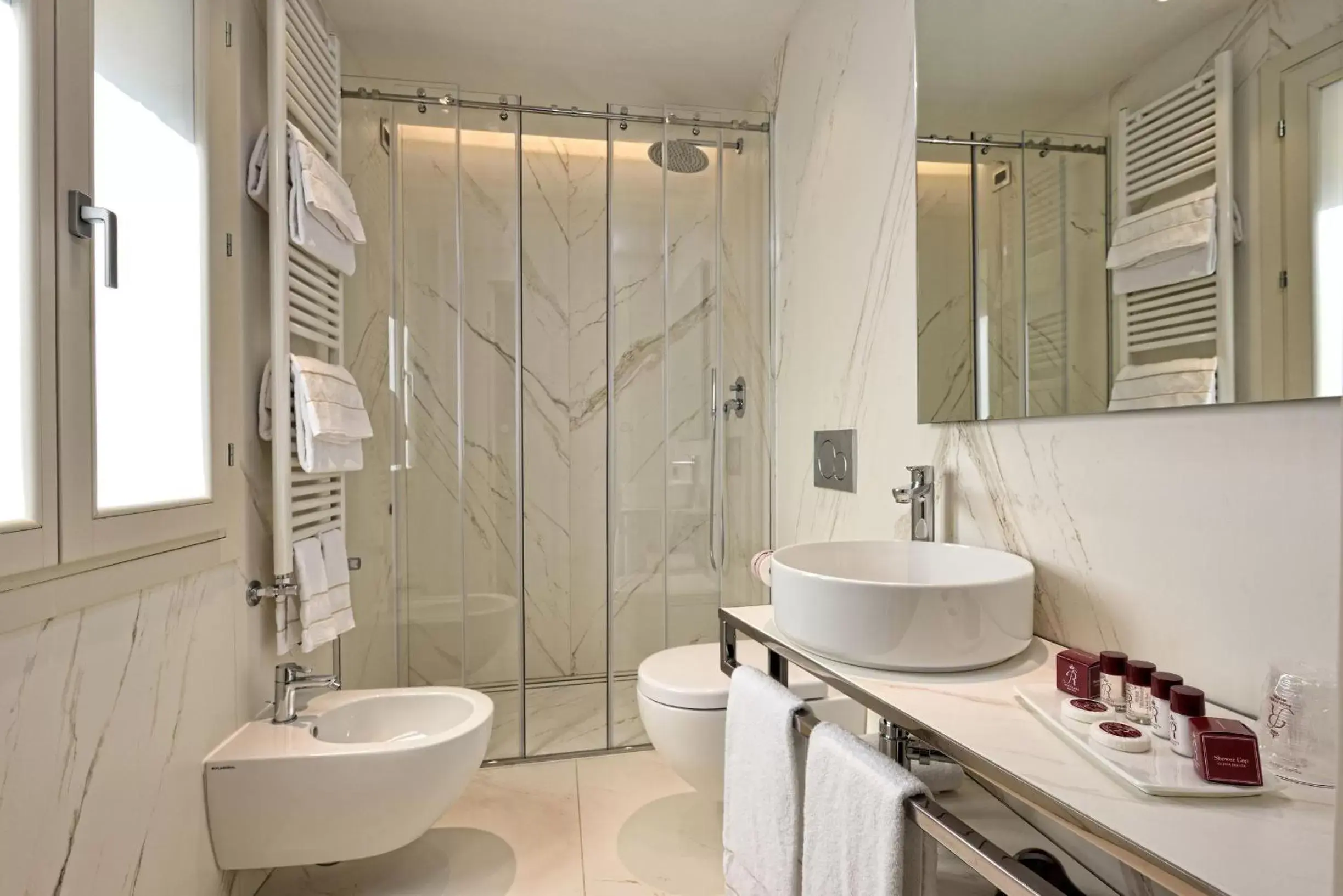 Shower, Bathroom in Rosa Salva Hotel