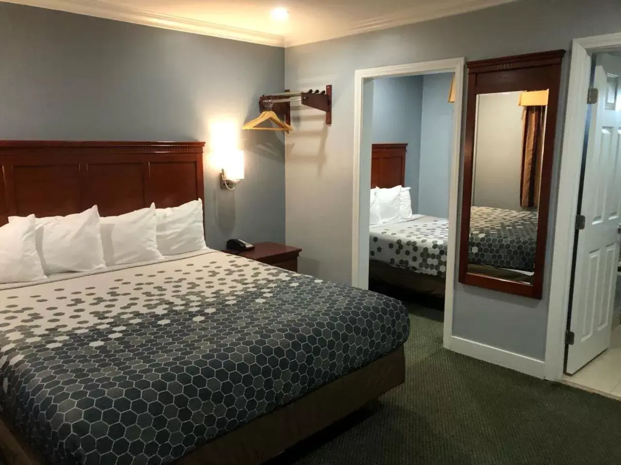 Bed in Redondo Inn and Suites