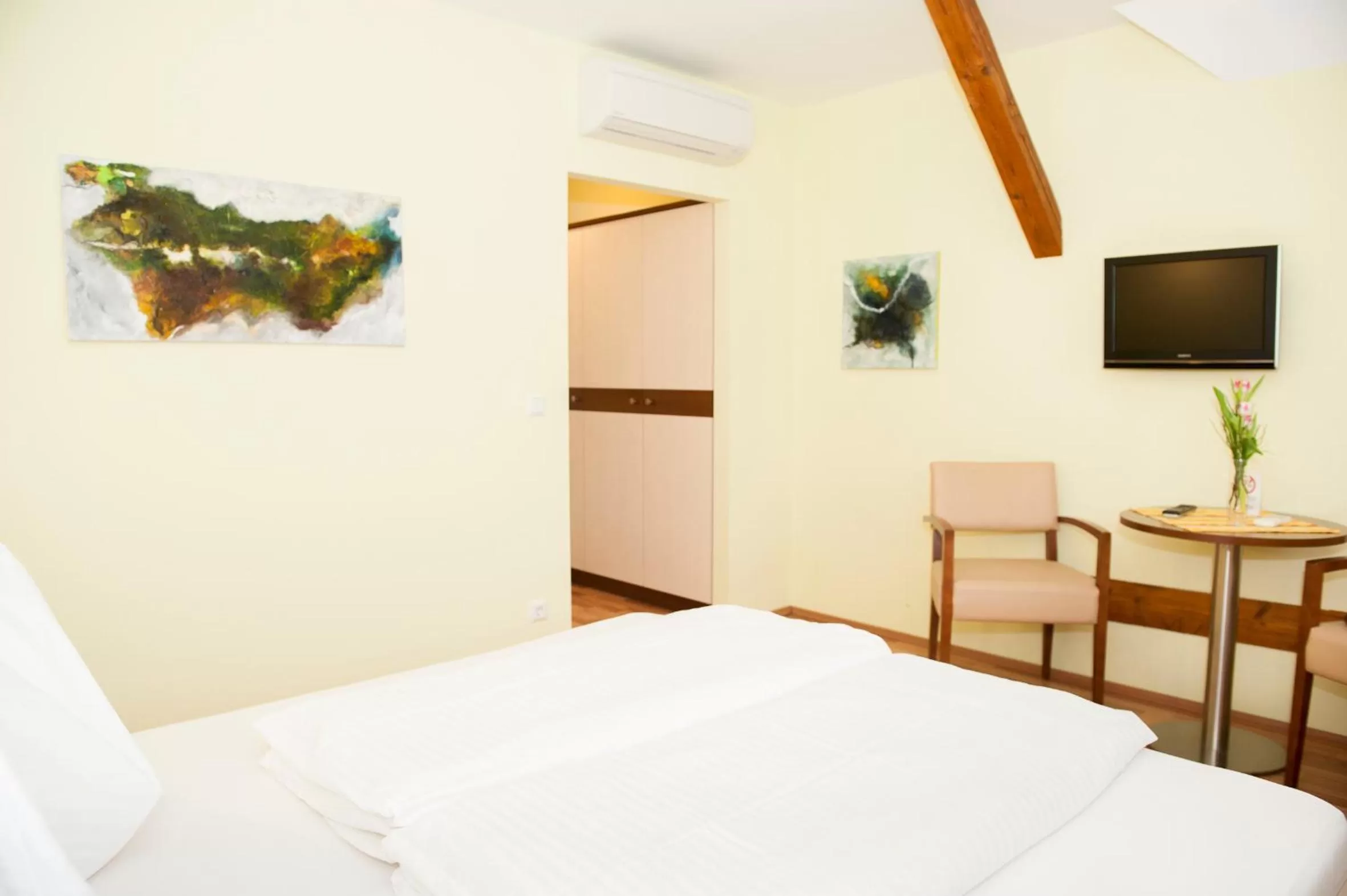 Bed in Hotel Guidassoni