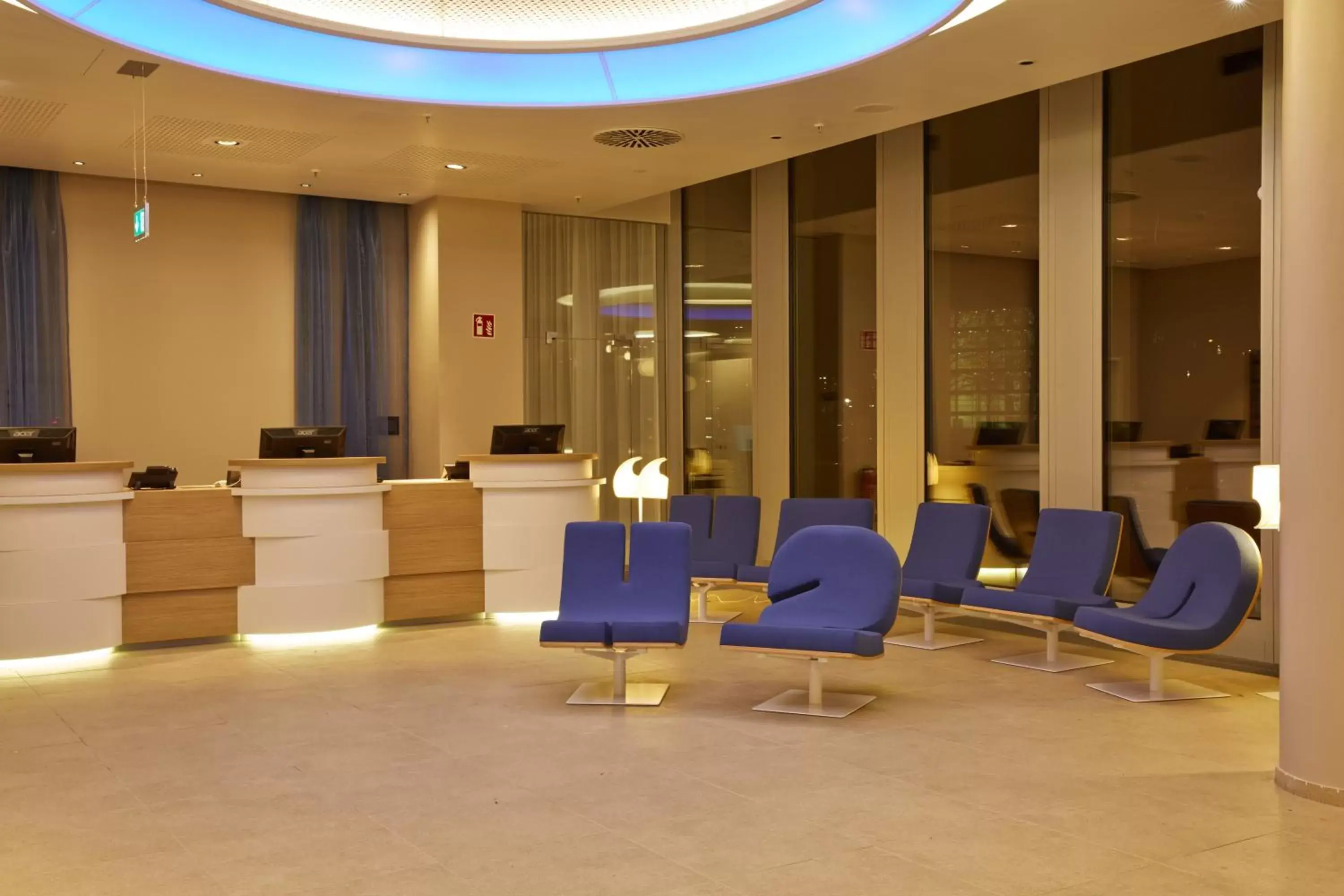Lobby or reception in H2 Hotel München Messe