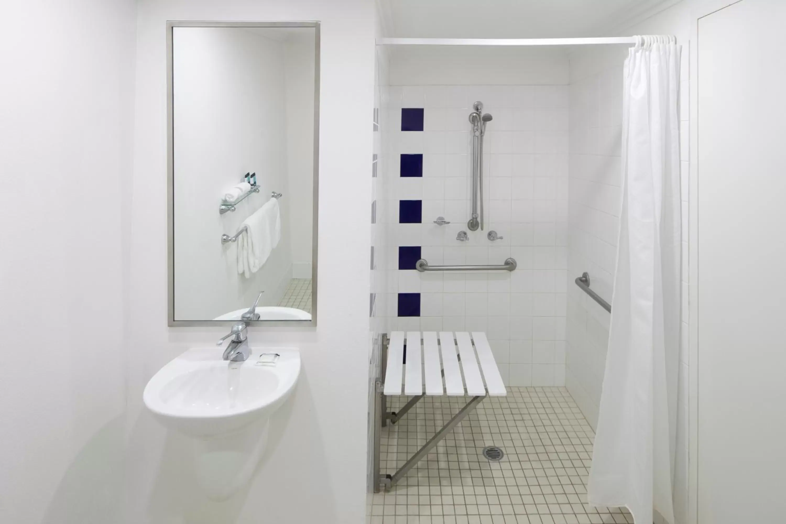 Bathroom in ibis Styles Sydney Central