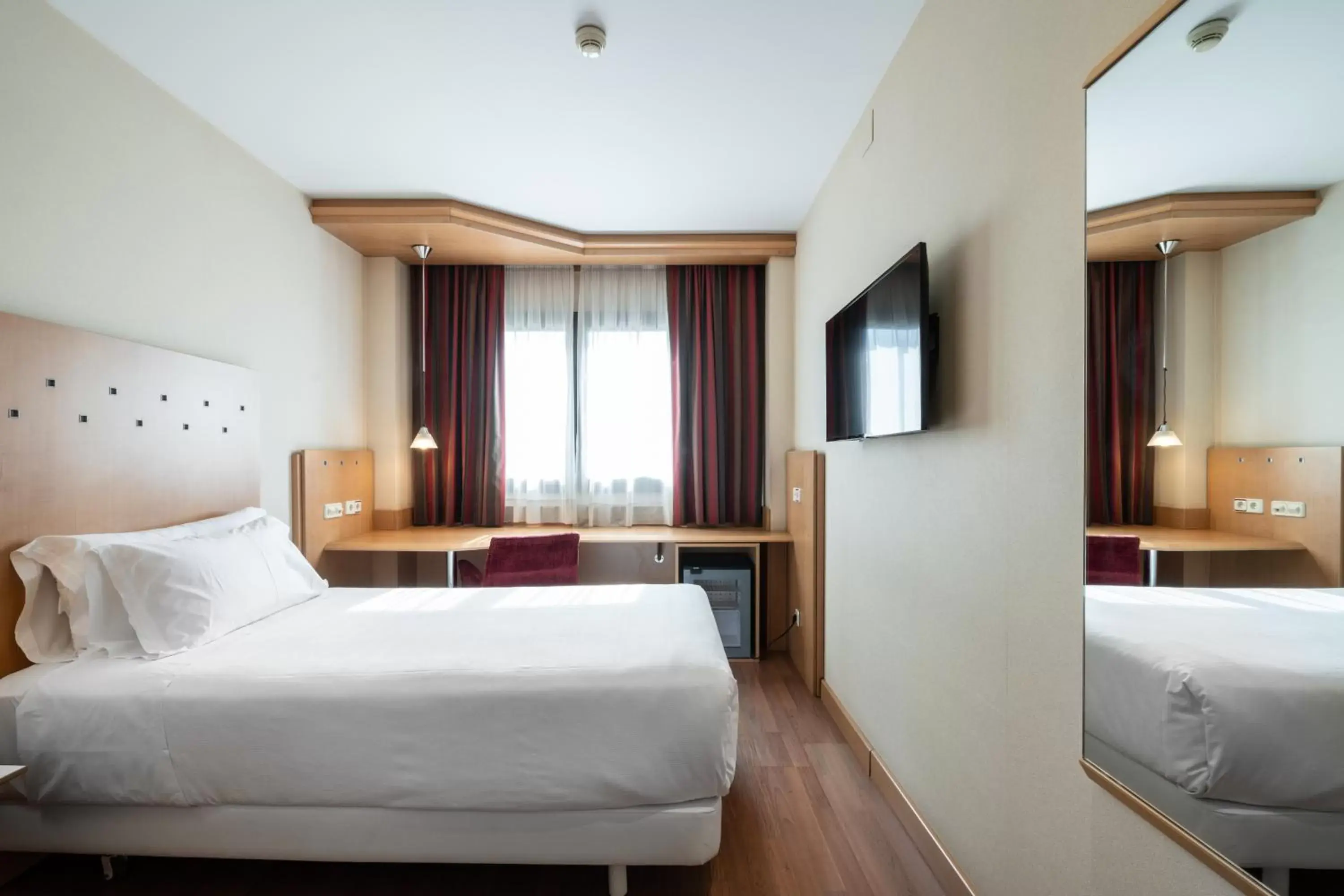 Single Room in Catalonia La Maquinista Single Room in Catalonia La Maquinista