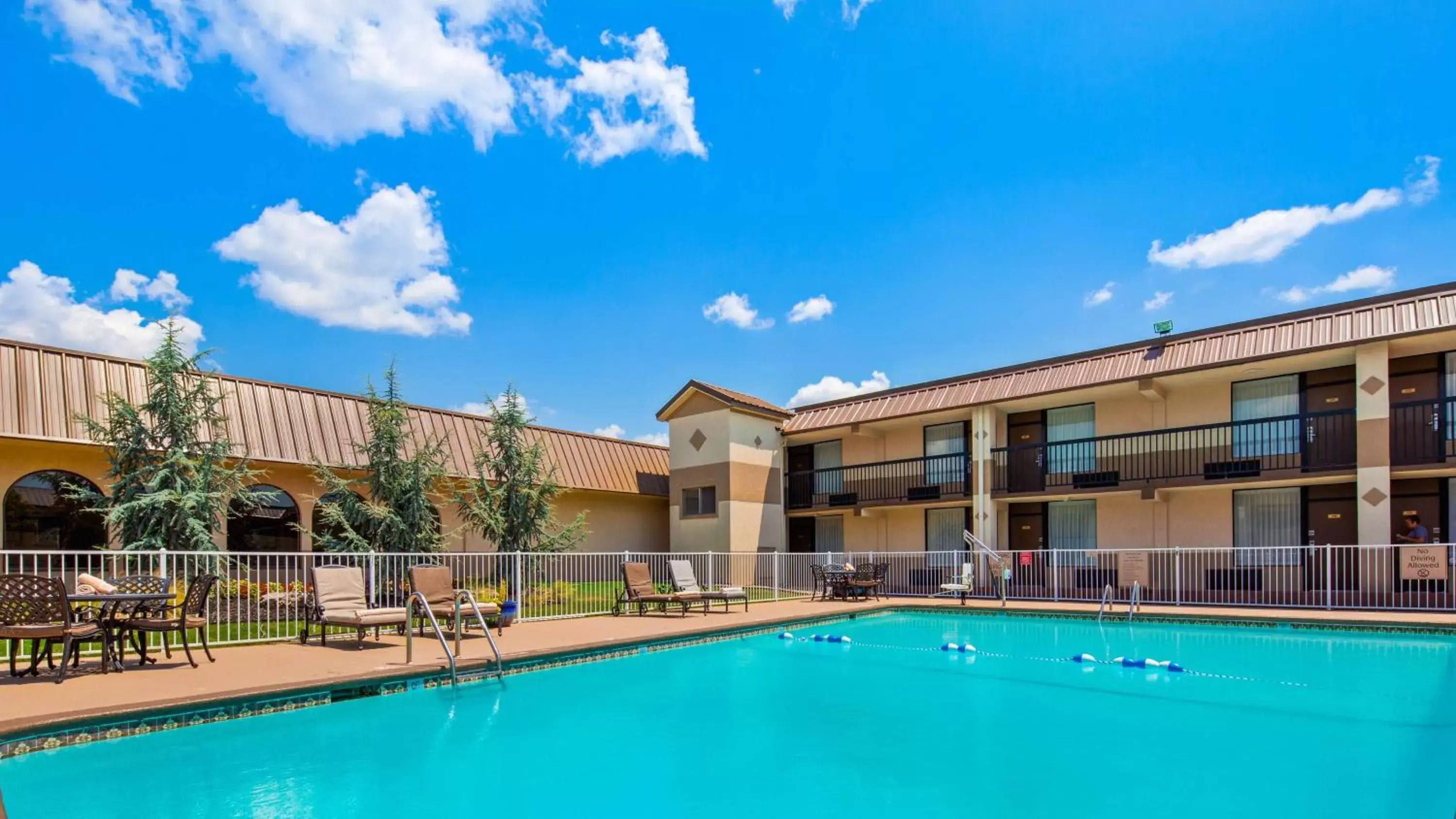 On site, Swimming Pool in Best Western Tulsa Airport