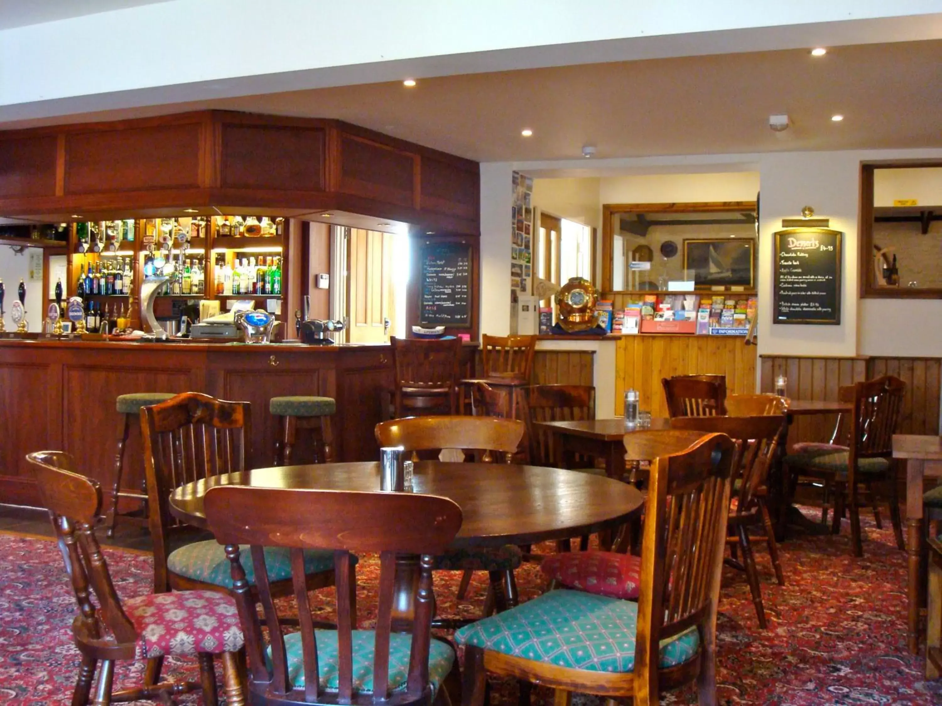 Restaurant/places to eat, Lounge/Bar in The Globe Inn
