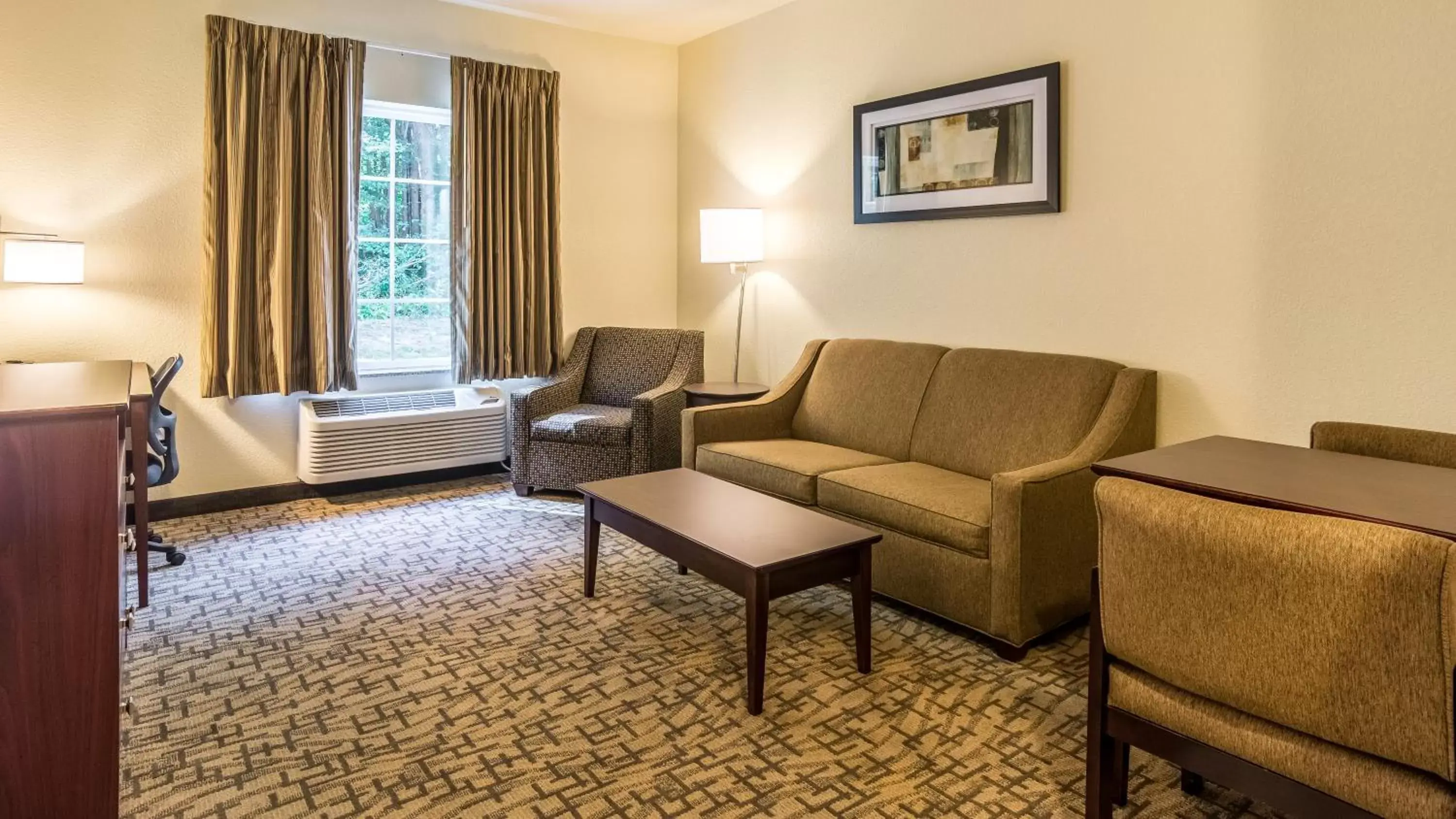 Living room, Seating Area in Cobblestone Hotel & Suites - Greenville