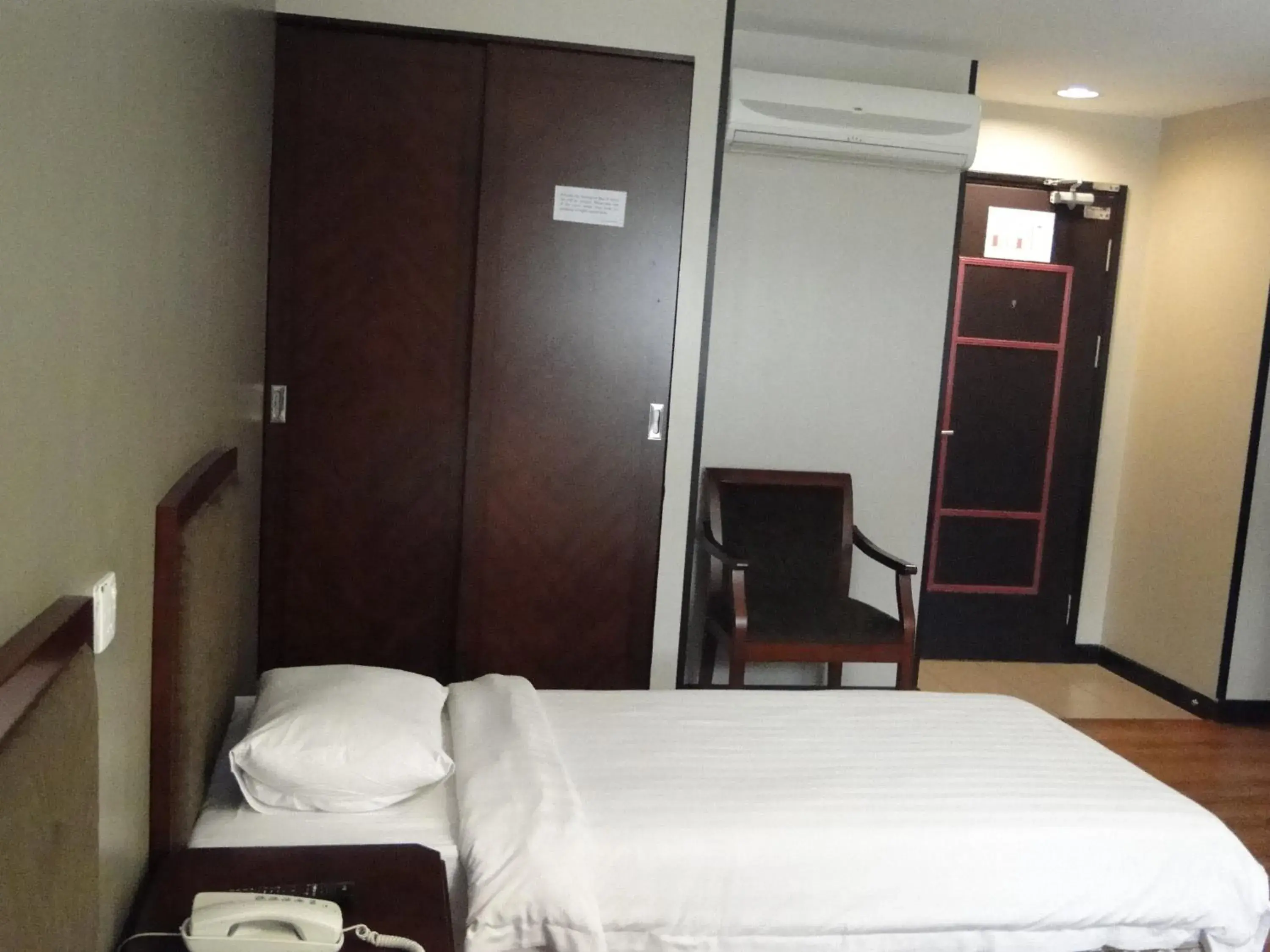 Bed in Hotel Sadong 88