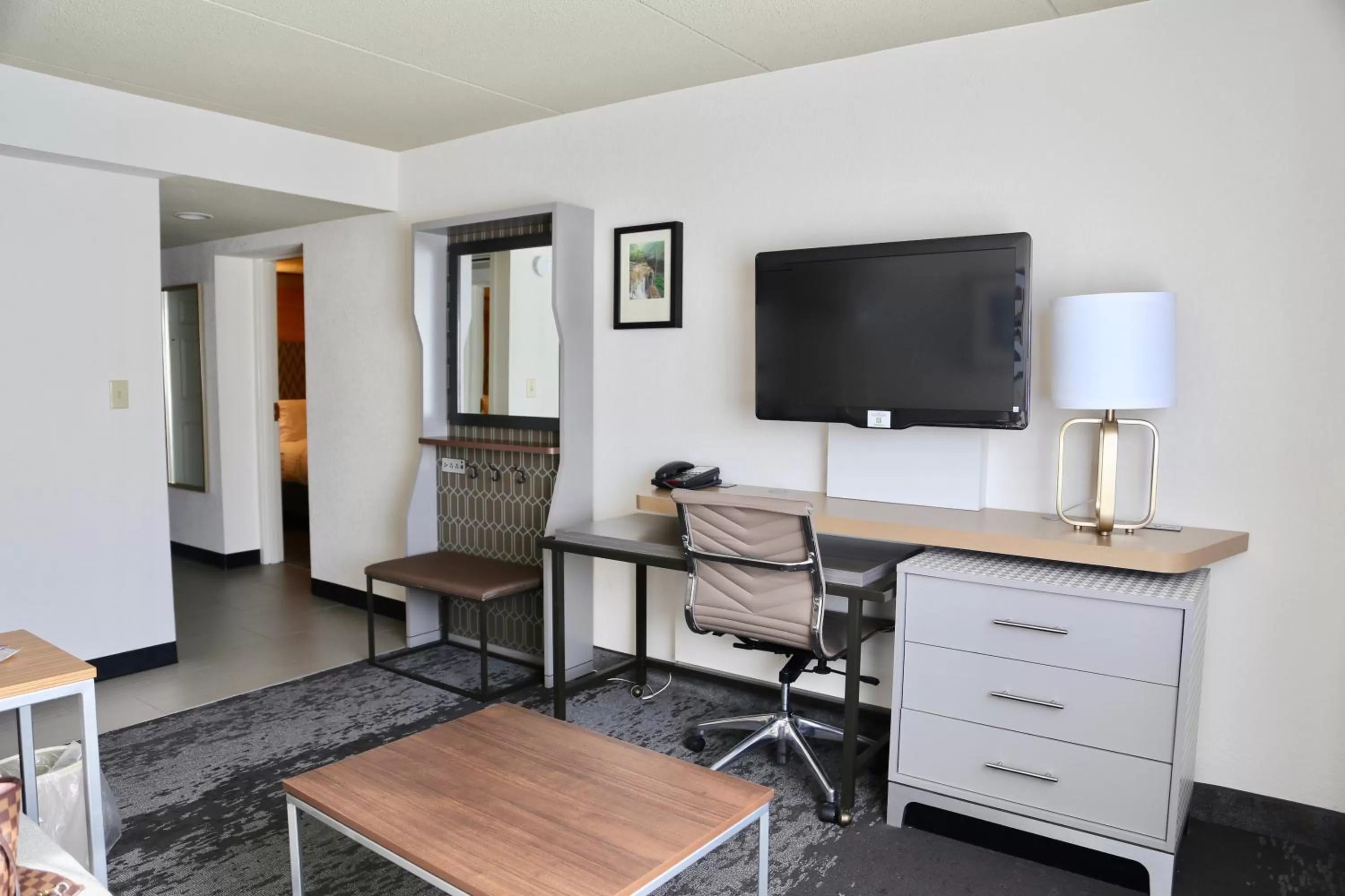 TV and multimedia in Holiday Inn Salem by IHG