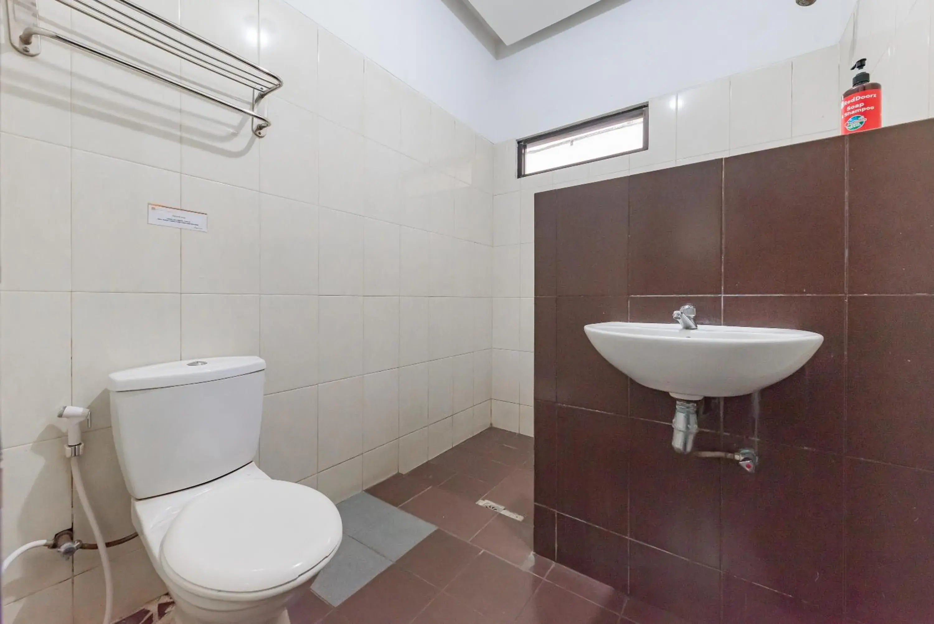 Bathroom in RedDoorz near Taman Kota Lapang Merdeka Sukabumi Bathroom in RedDoorz near Taman Kota Lapang Merdeka Sukabumi