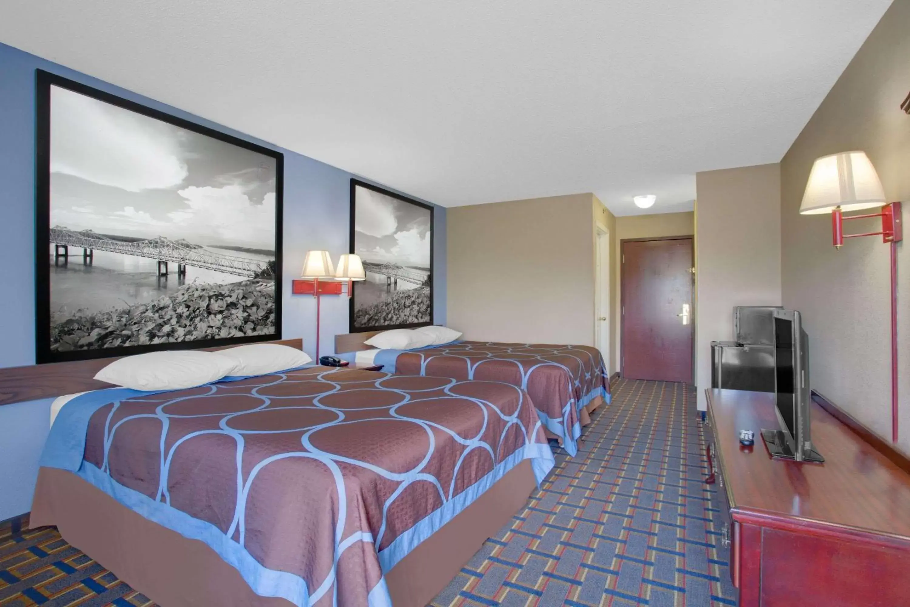 Photo of the whole room, Bed in Super 8 by Wyndham Booneville