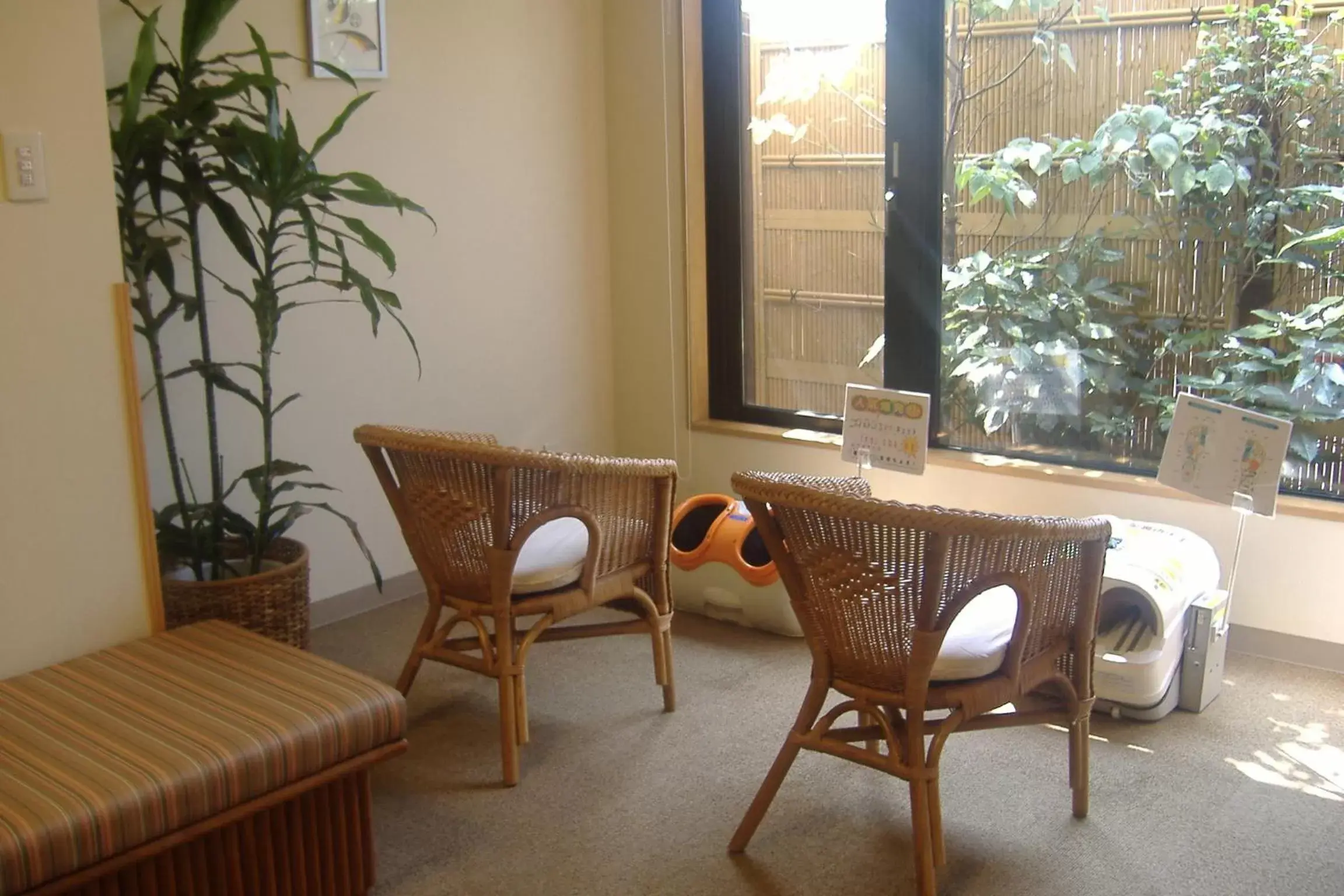 Seating Area in Hotel Route-Inn Nagaoka Inter