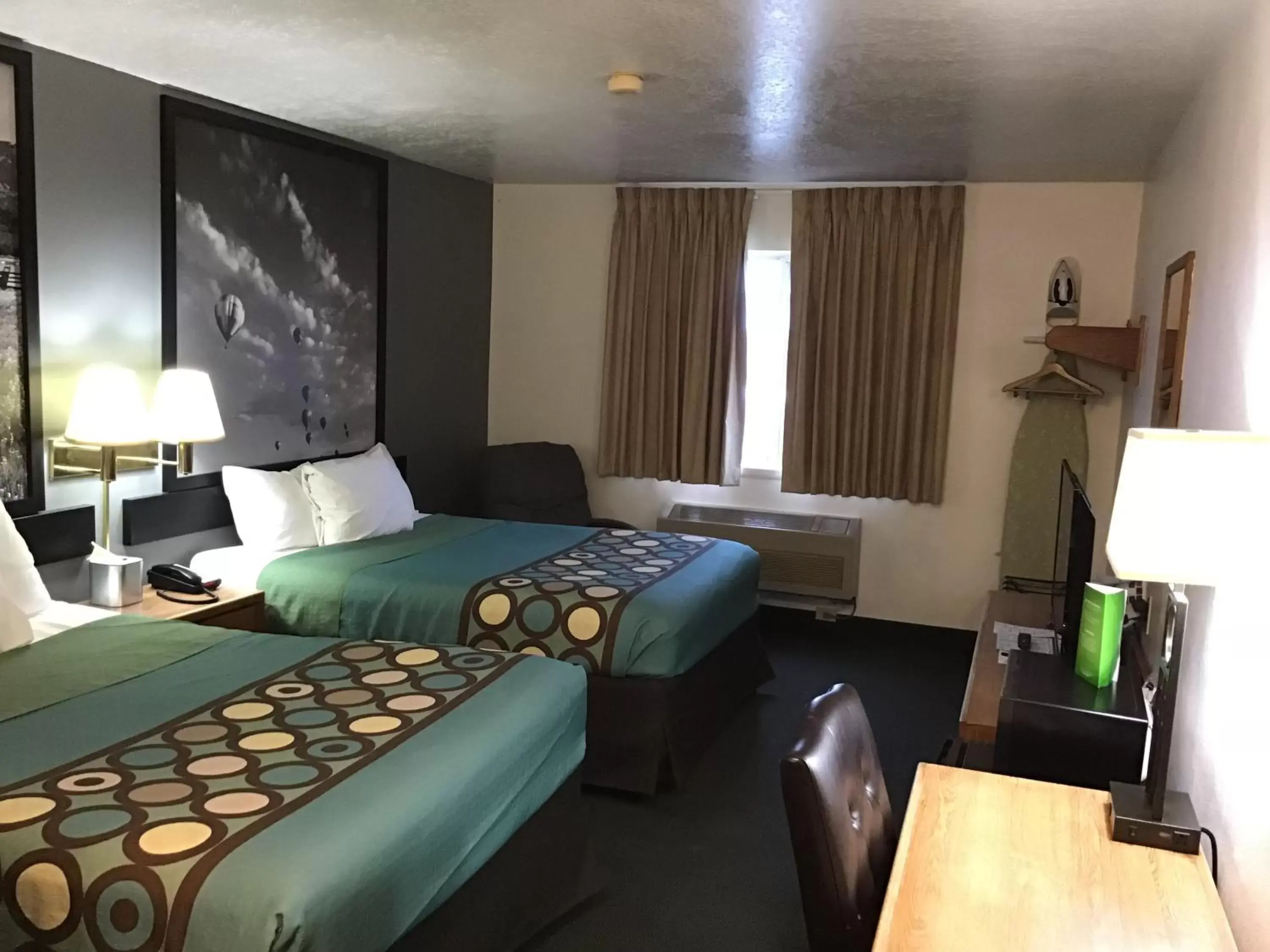 Super 8 by Wyndham Rexburg