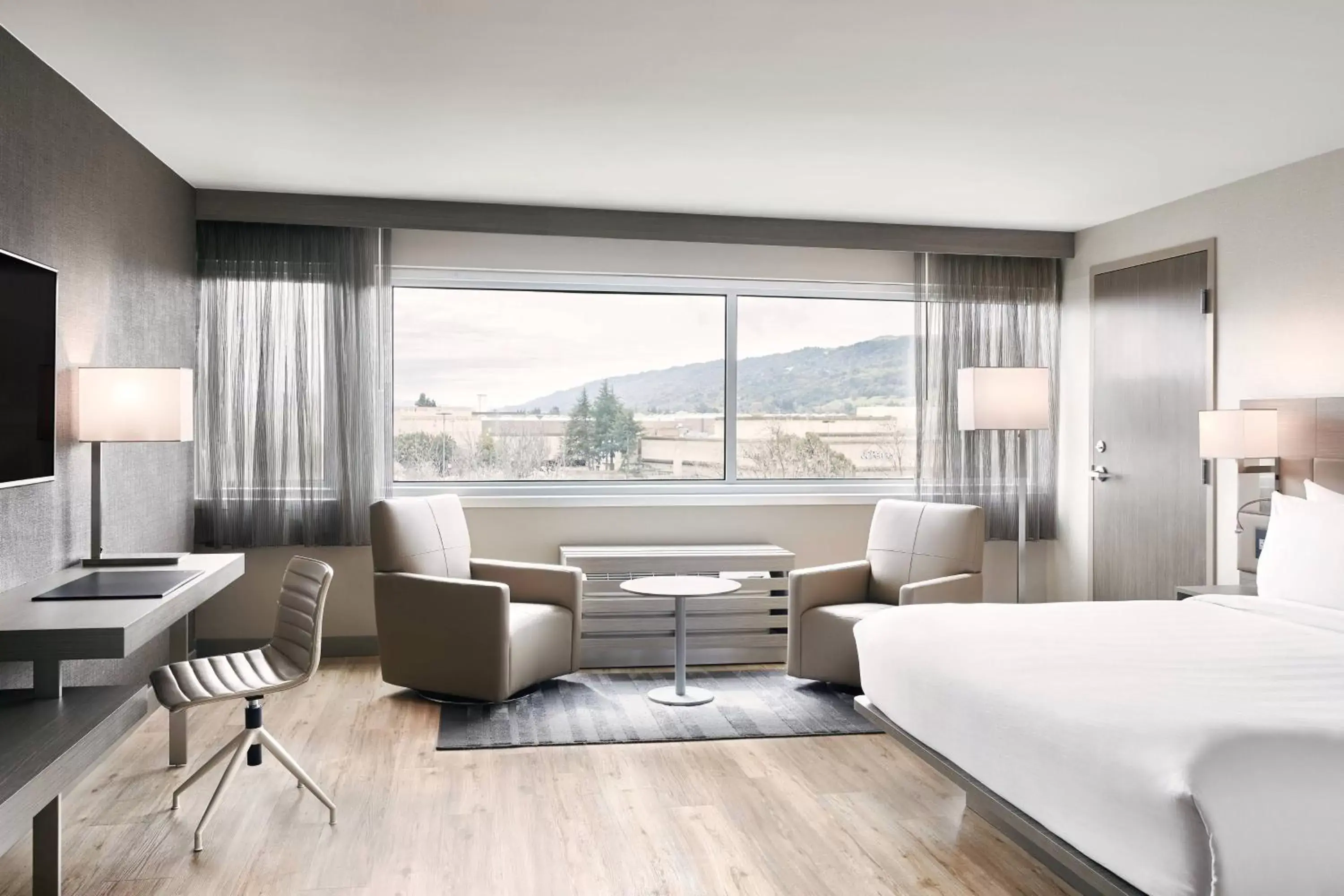 Deluxe Guest room, 1 King, Mountain view, High floor in AC Hotel by Marriott Pleasanton