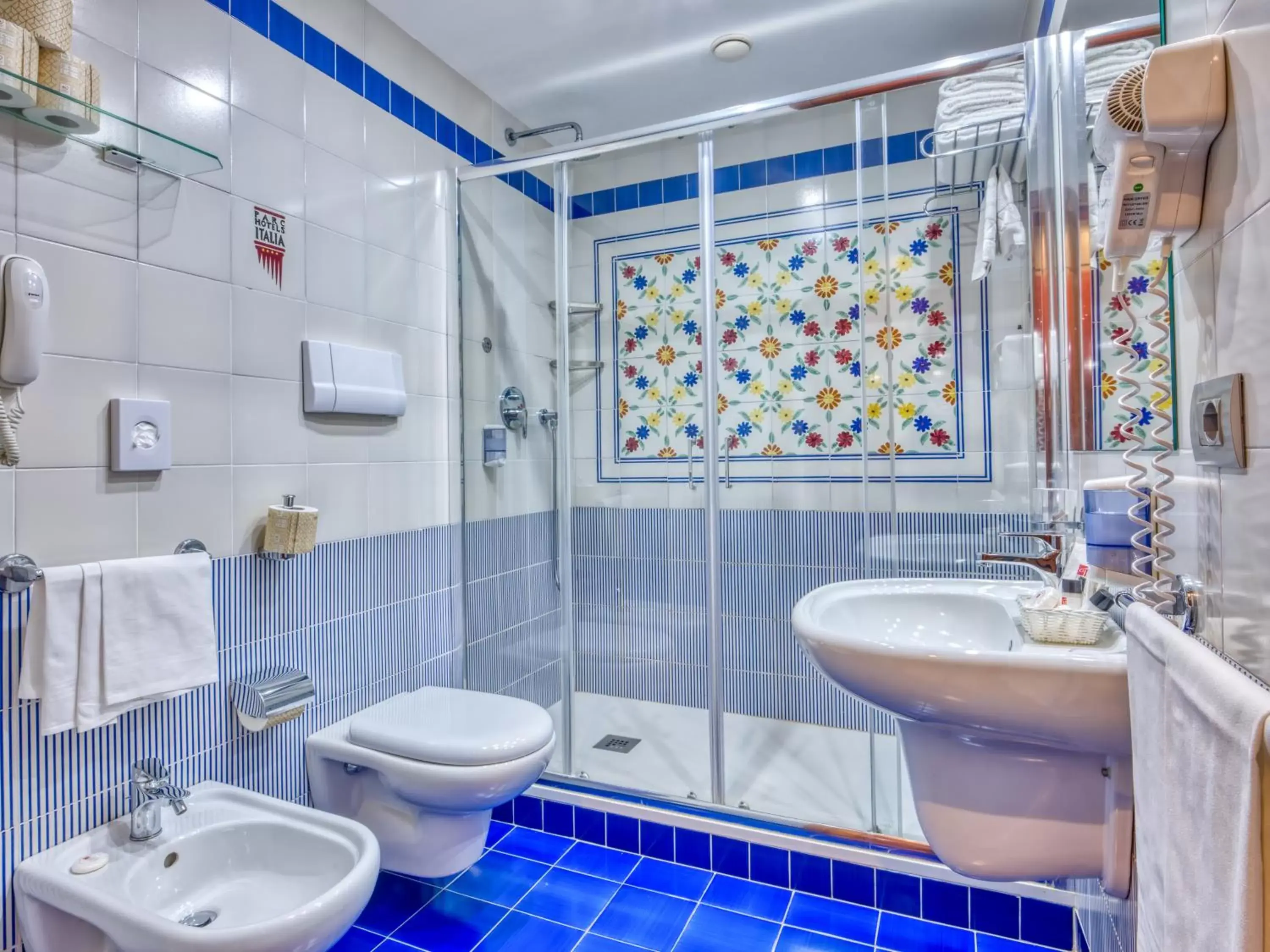 Shower, Bathroom in Hotel Caesar Palace