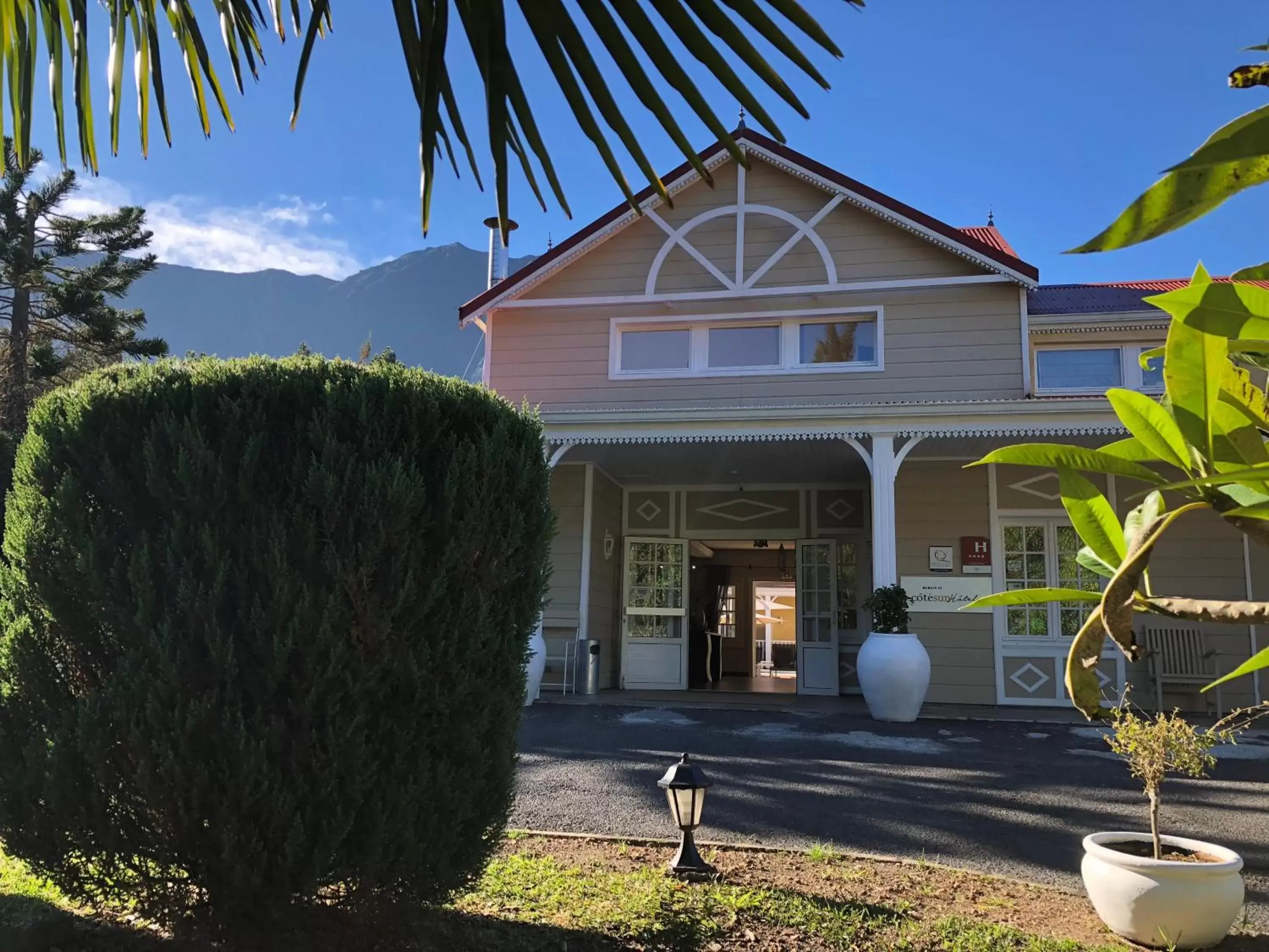 Property building in Hotel Le Cilaos Property building in Hotel Le Cilaos