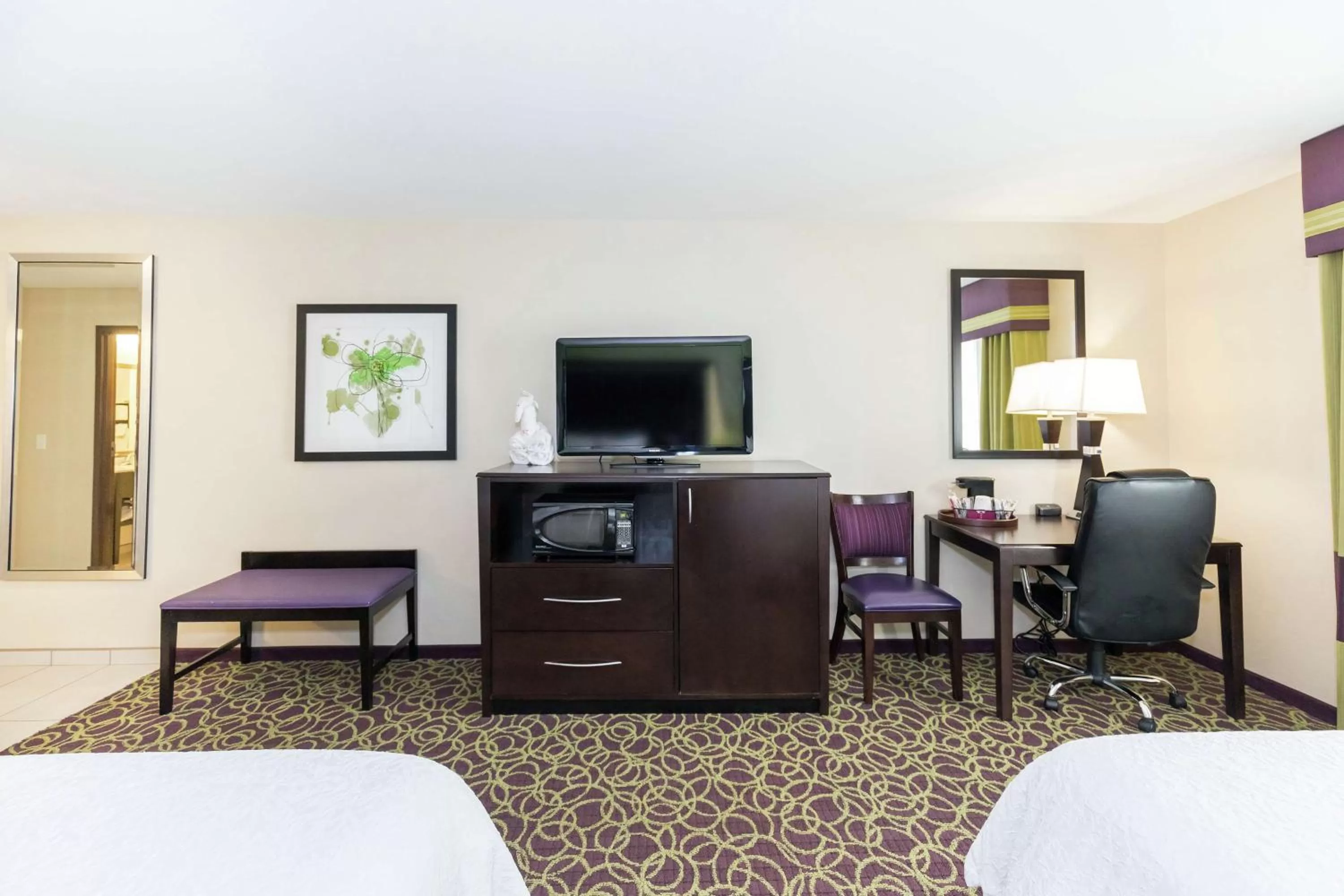 Bedroom, Bed in Hampton Inn and Suites Sandusky/Milan