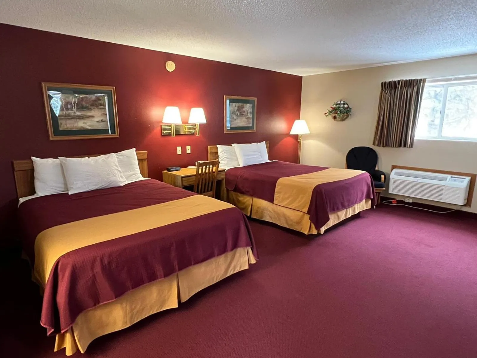 Photo of the whole room, Bed in Americas Best Value Inn Suburban