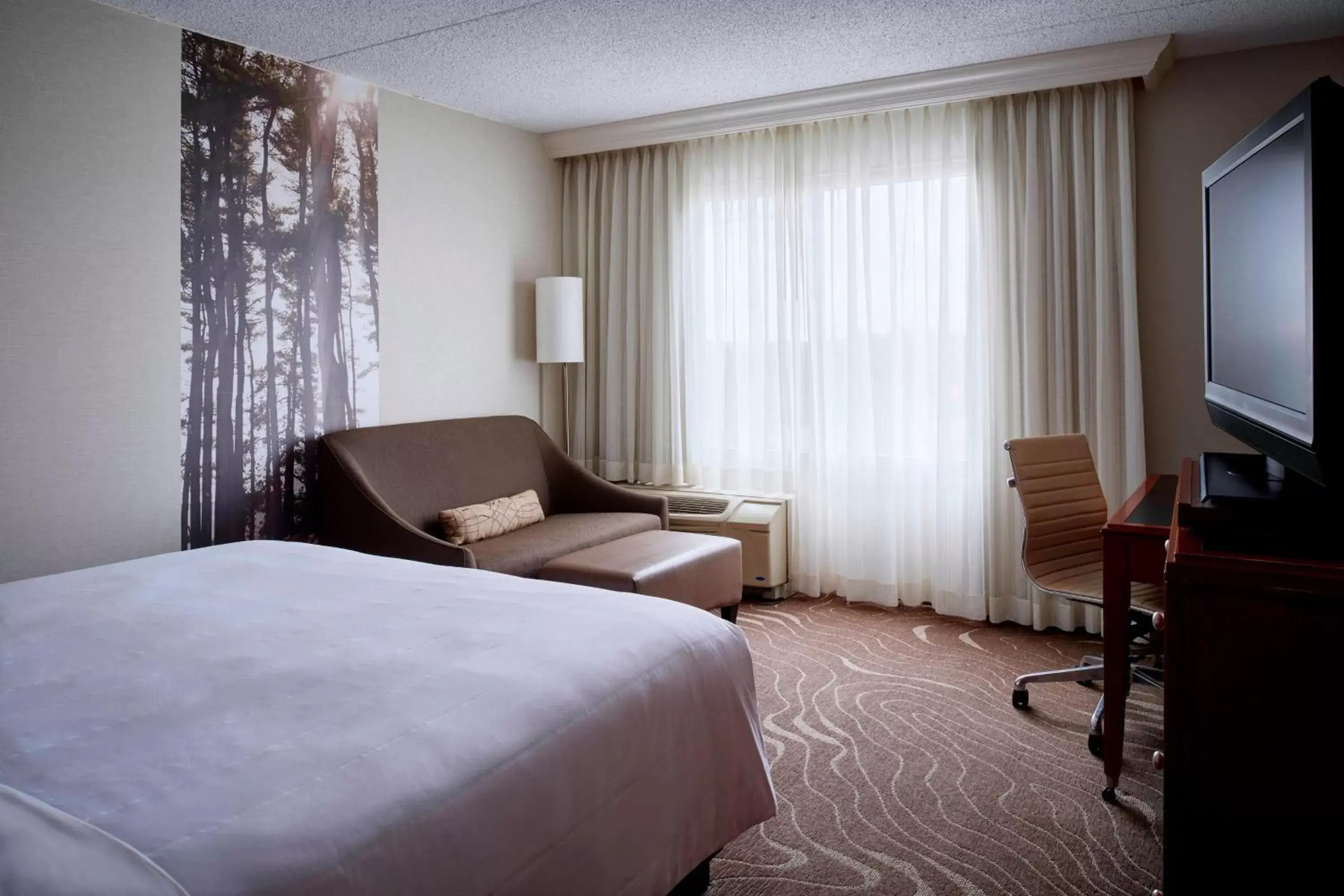 Photo of the whole room, Bed in Detroit Metro Airport Marriott