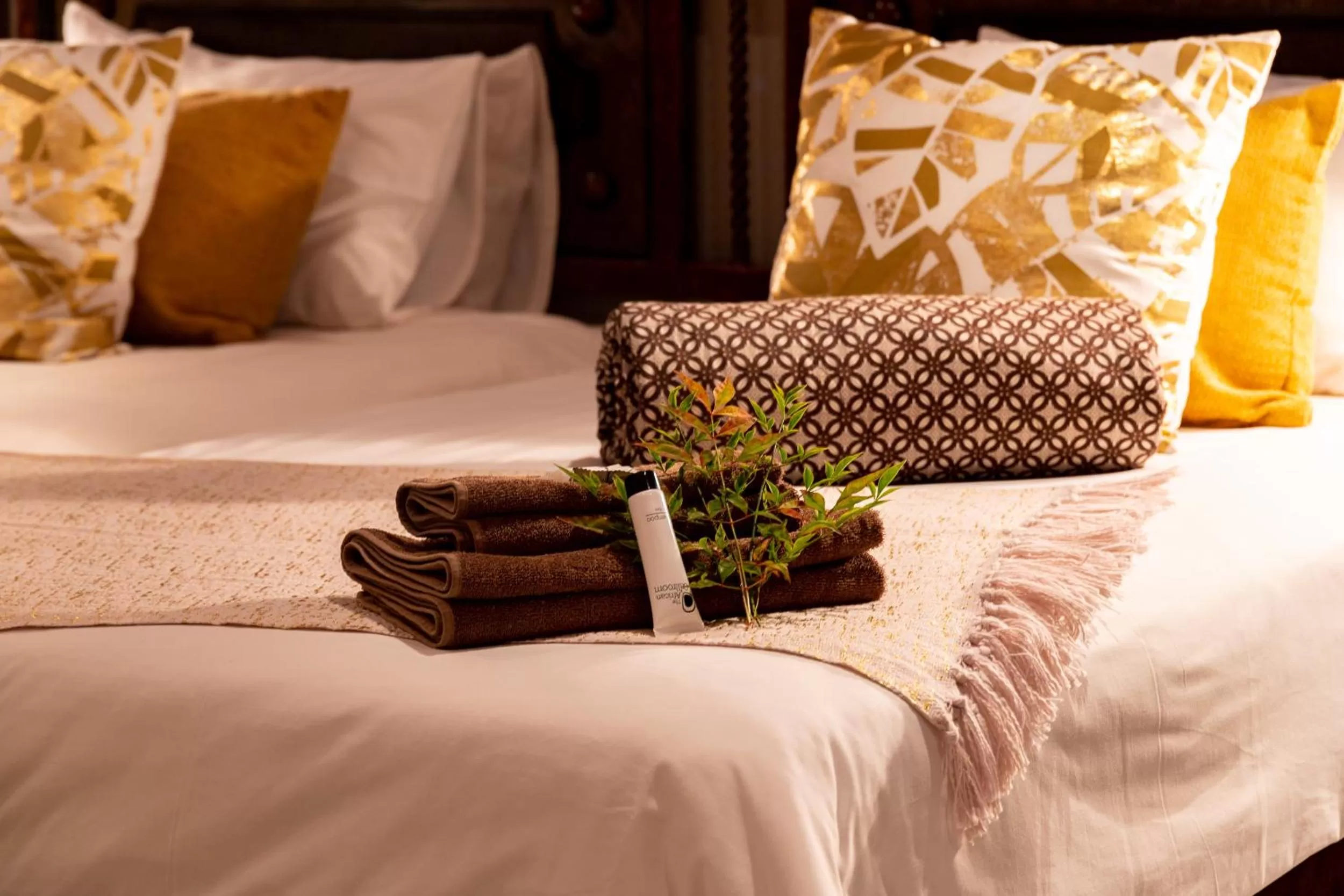 Bed in Out of Africa Town Lodge