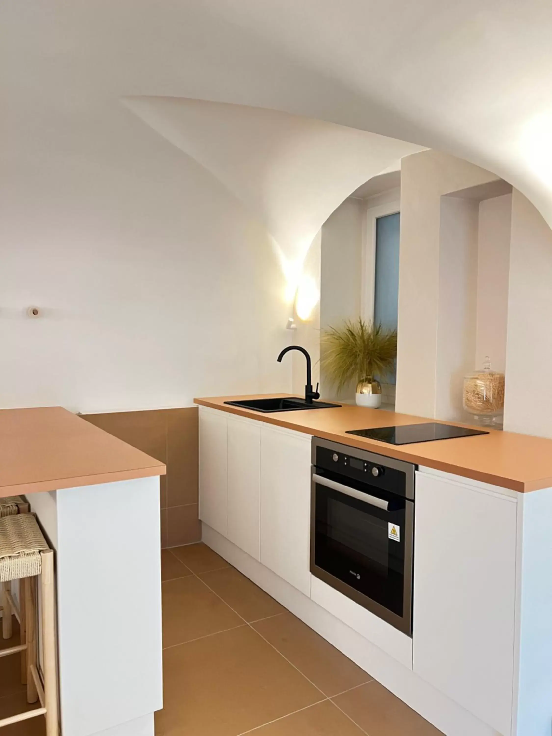minibar, Kitchen/Kitchenette in MiHotel Comte
