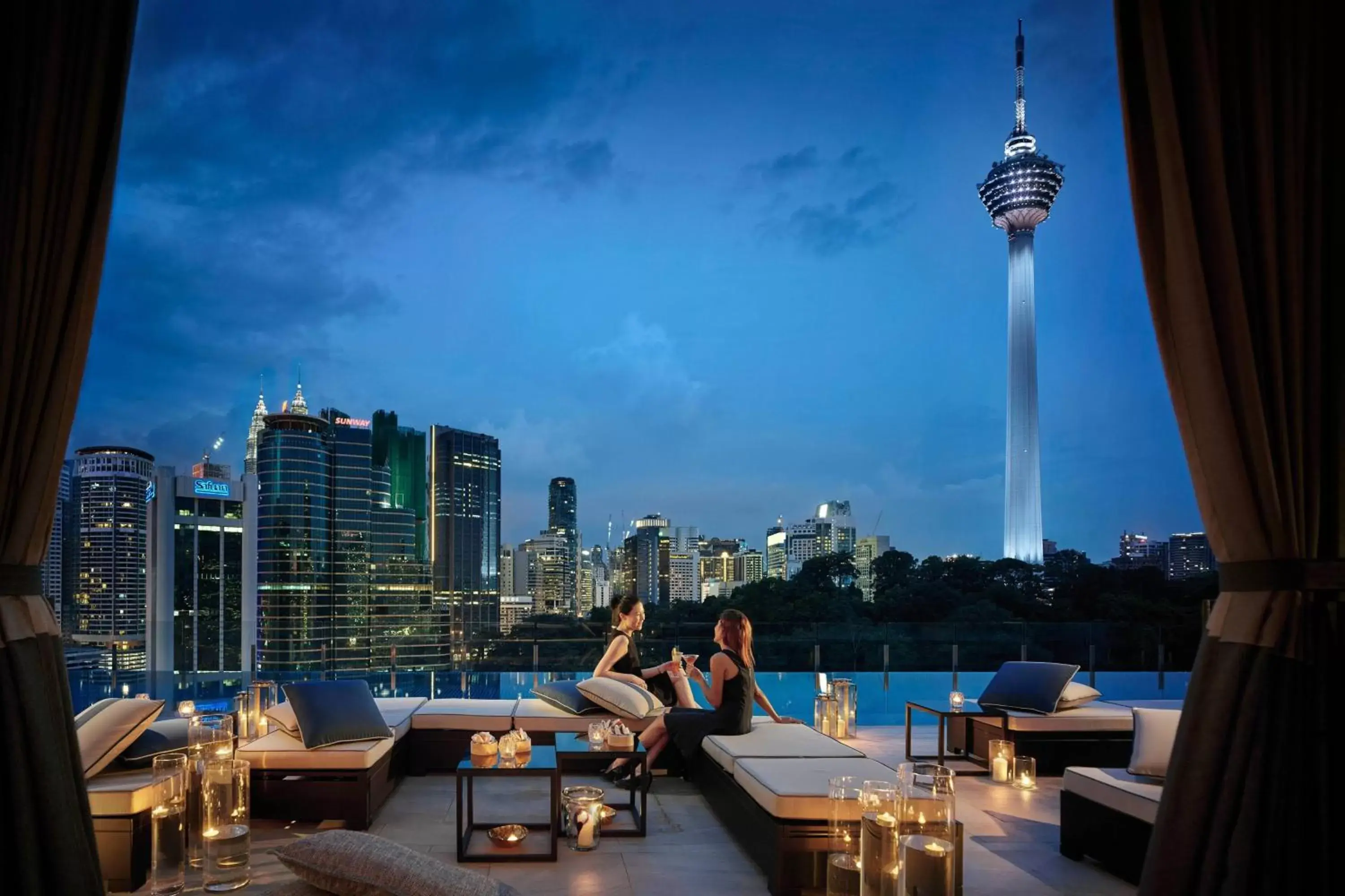 Restaurant/places to eat in Hotel Stripes Kuala Lumpur, Autograph Collection