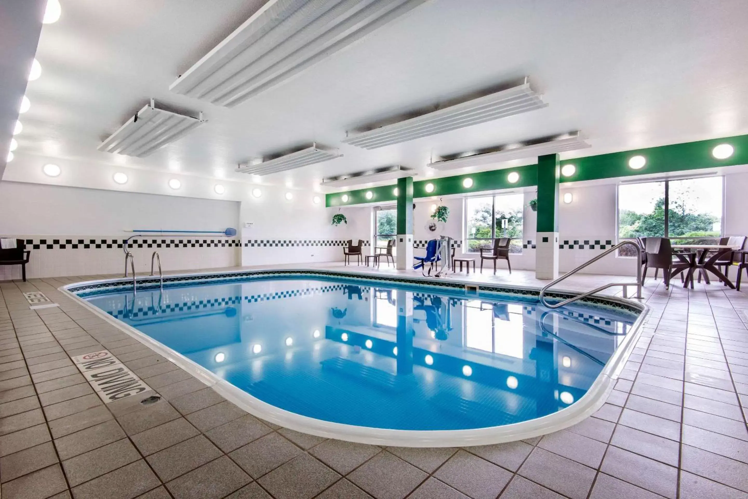 On site, Swimming Pool in Comfort Suites Rochester Henrietta University Area