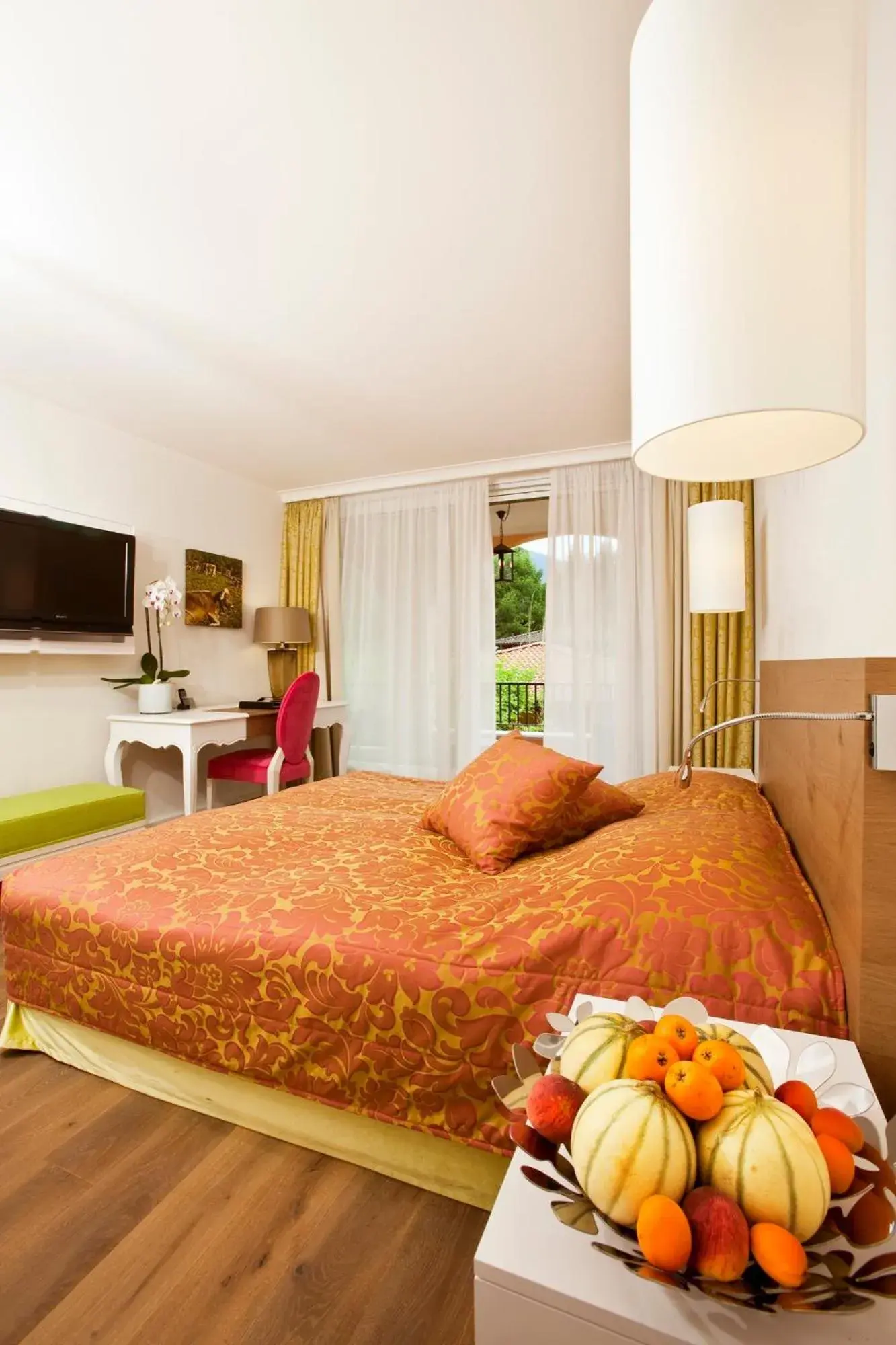 Photo of the whole room, Bed in Giardino Ascona