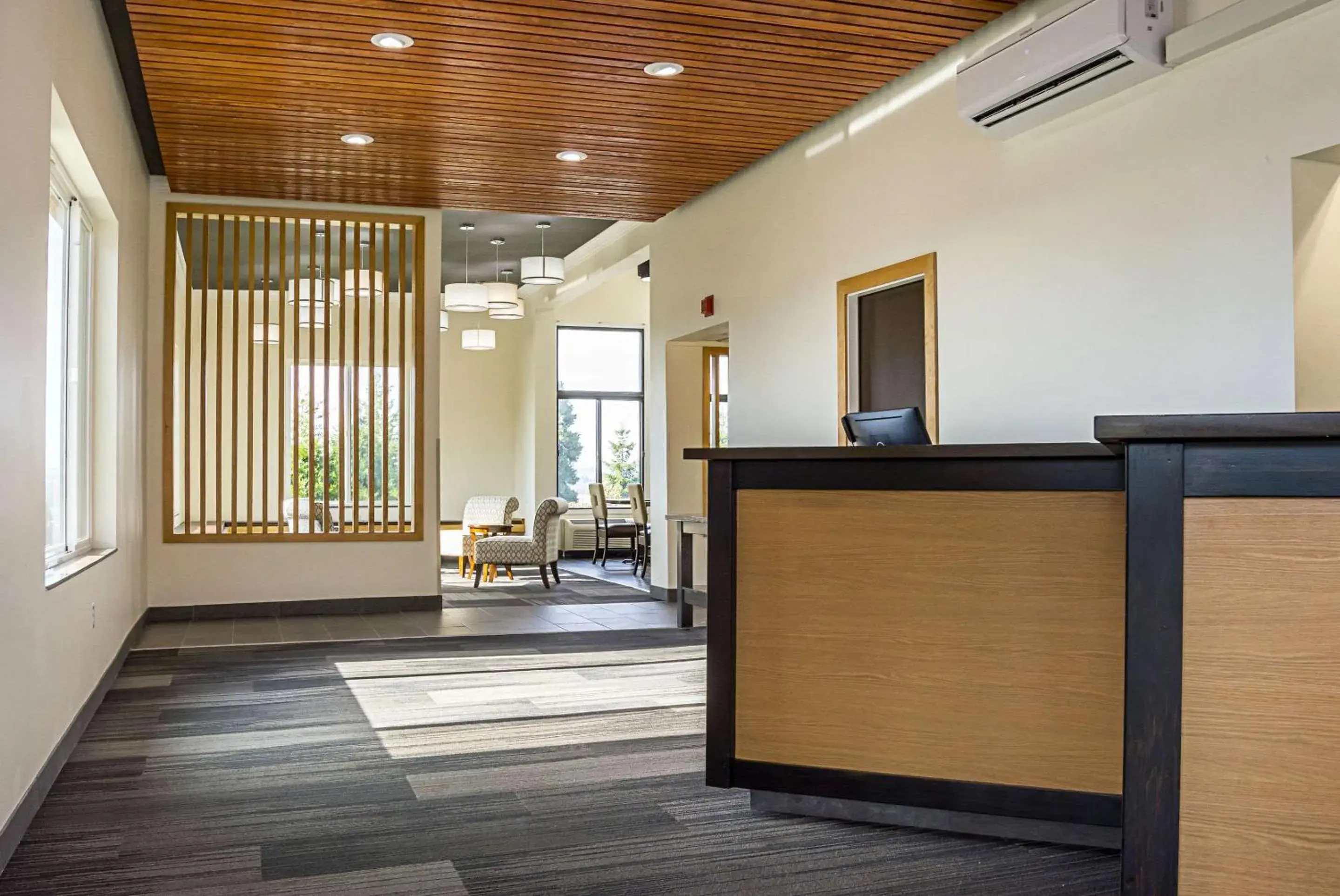 Lobby or reception, Lobby/Reception in Quality Inn & Suites Clackamas - Portland