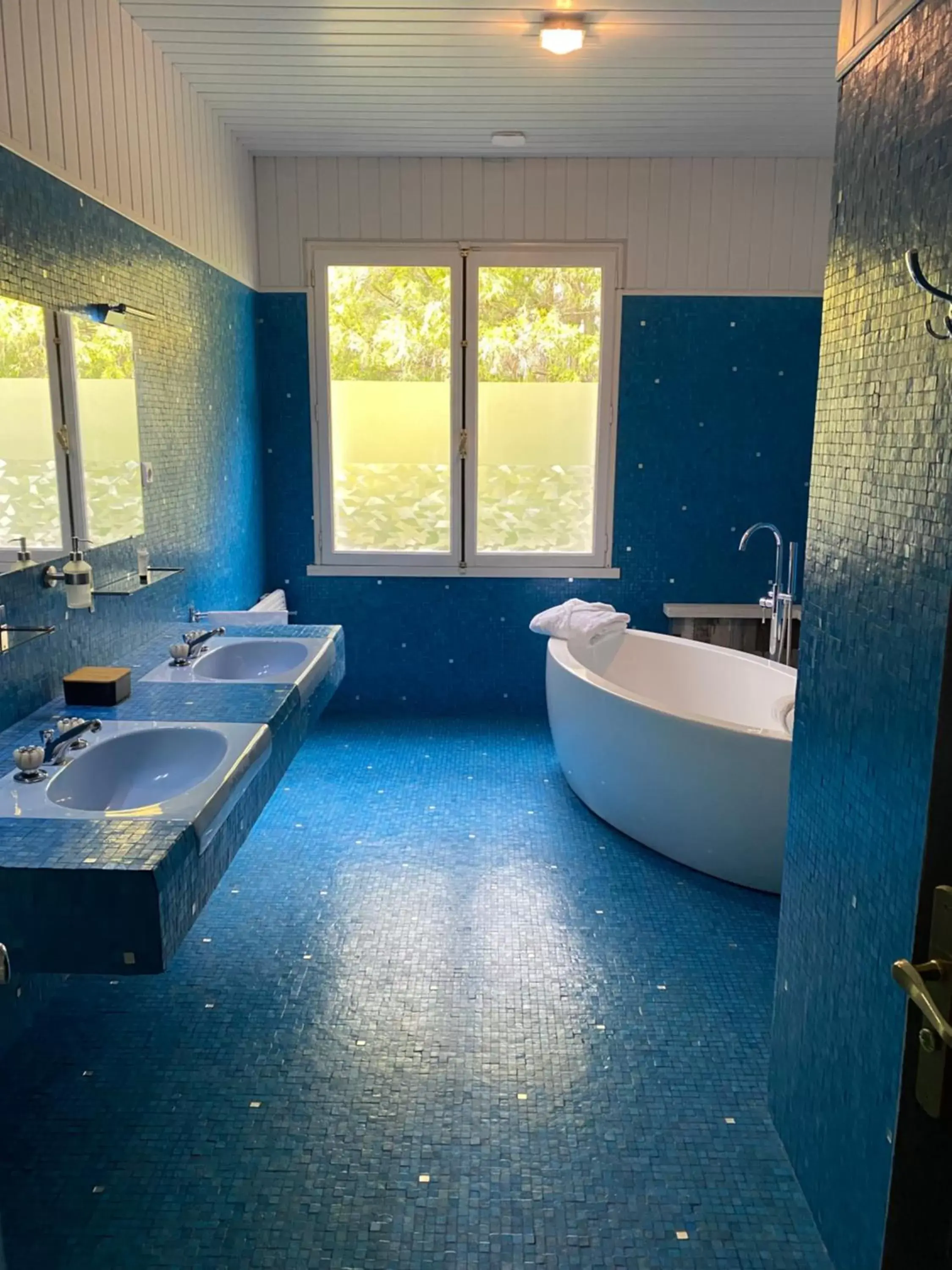 Bathroom in LES GENEBRUYERES - L'HISTOIRE D'UN REVE