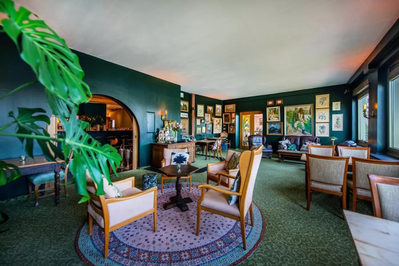 Restaurant/places to eat in Diehls Hotel