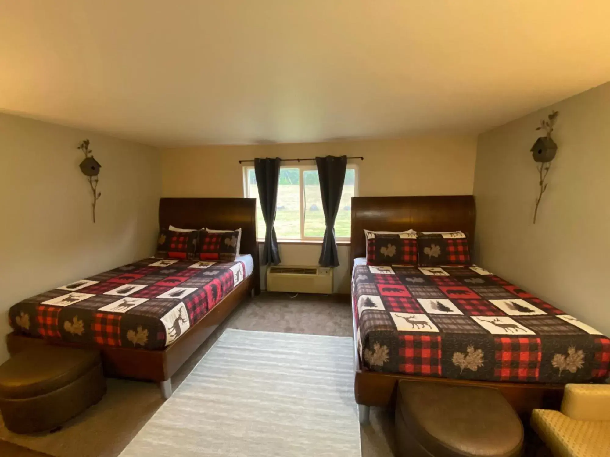 Bed in Packwood Lodge & Cabins