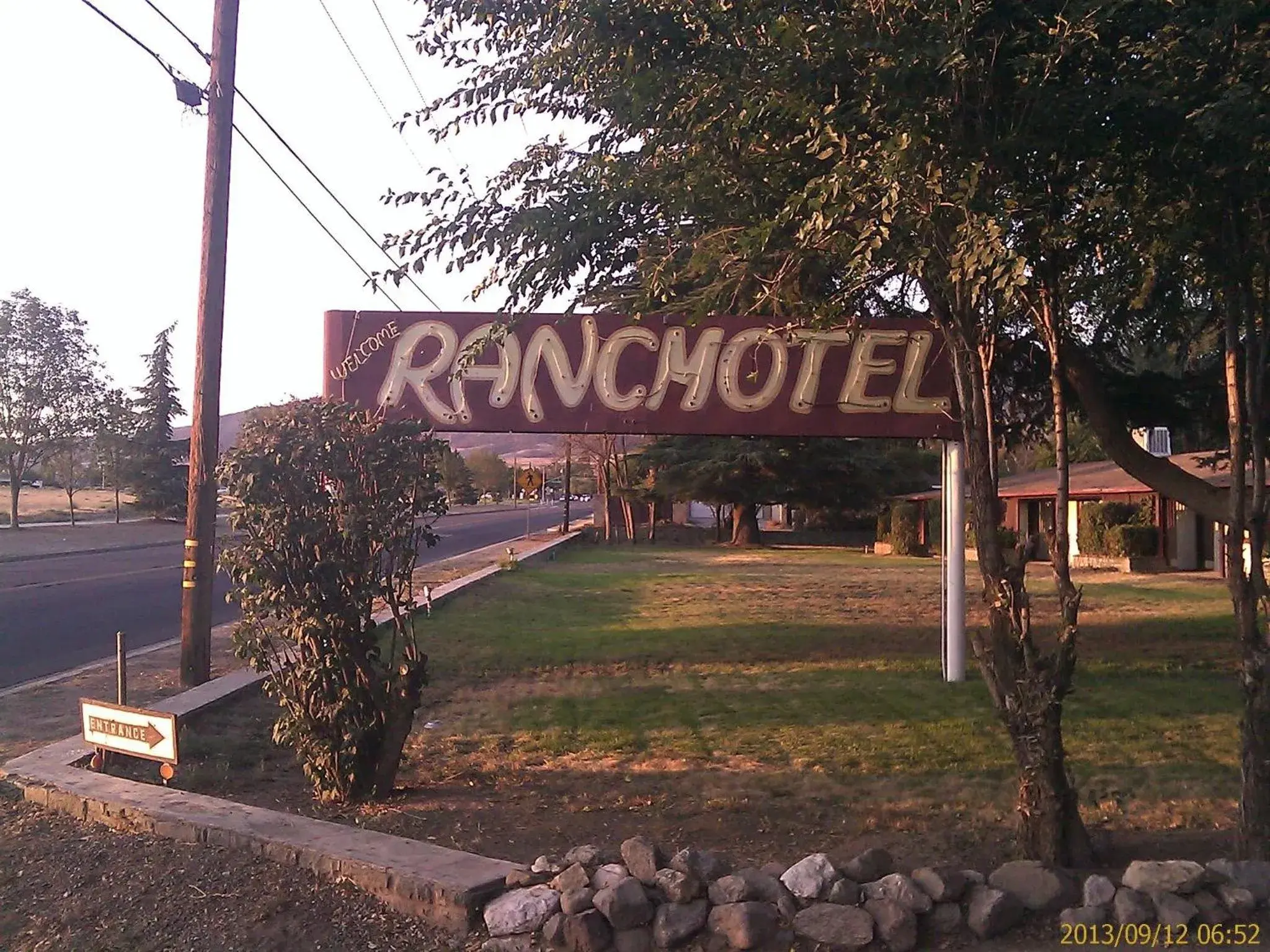 Facade/entrance in Ranch Motel