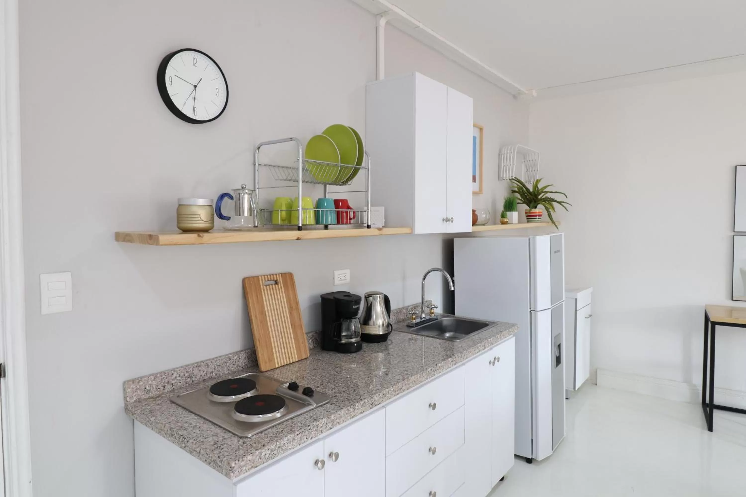 Kitchen or kitchenette, Kitchen/Kitchenette in 554 Apartments