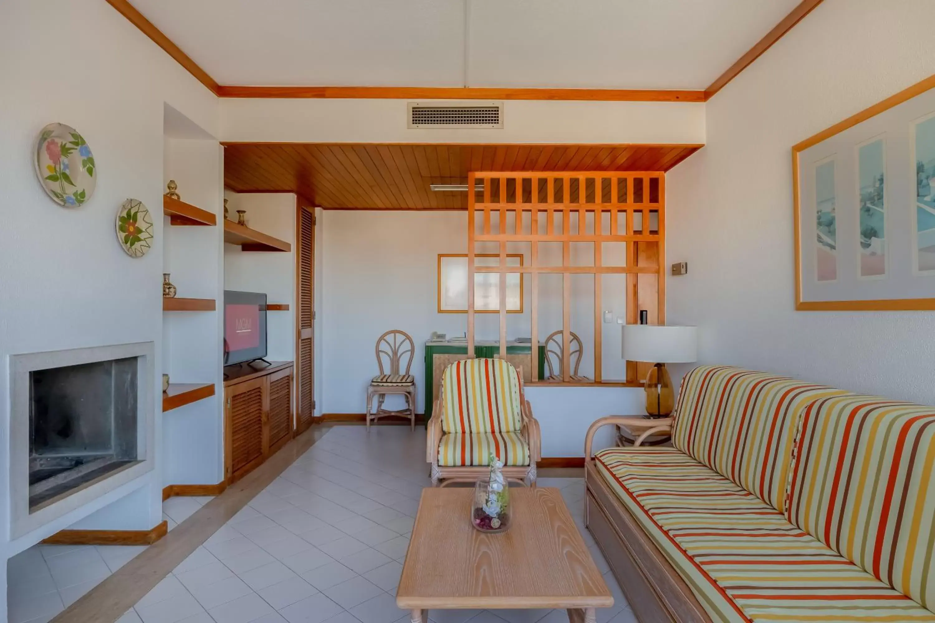 Living room, Seating Area in Muthu Oura Praia Hotel