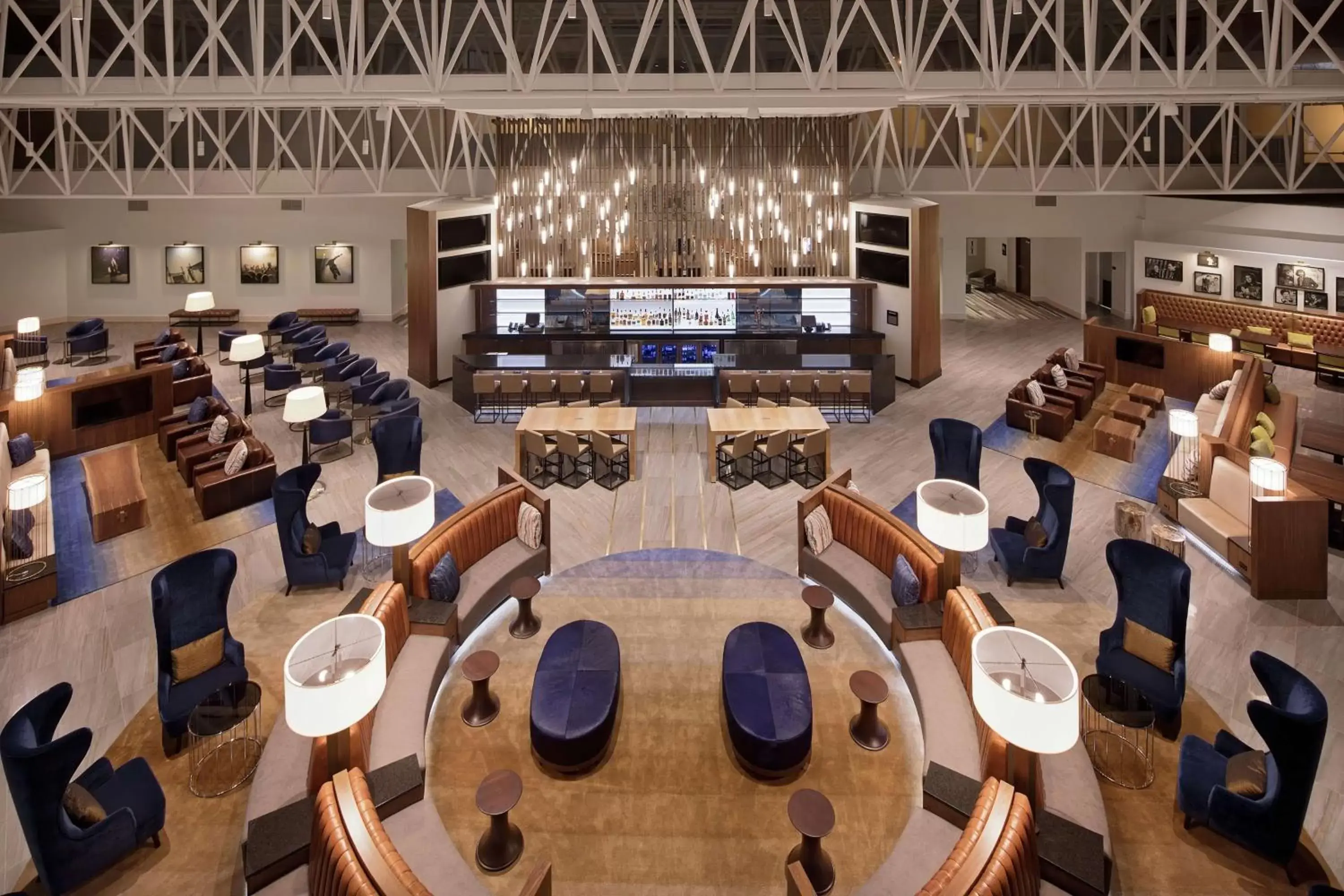 Lobby or reception, Restaurant/Places to Eat in Hilton Nashville Airport