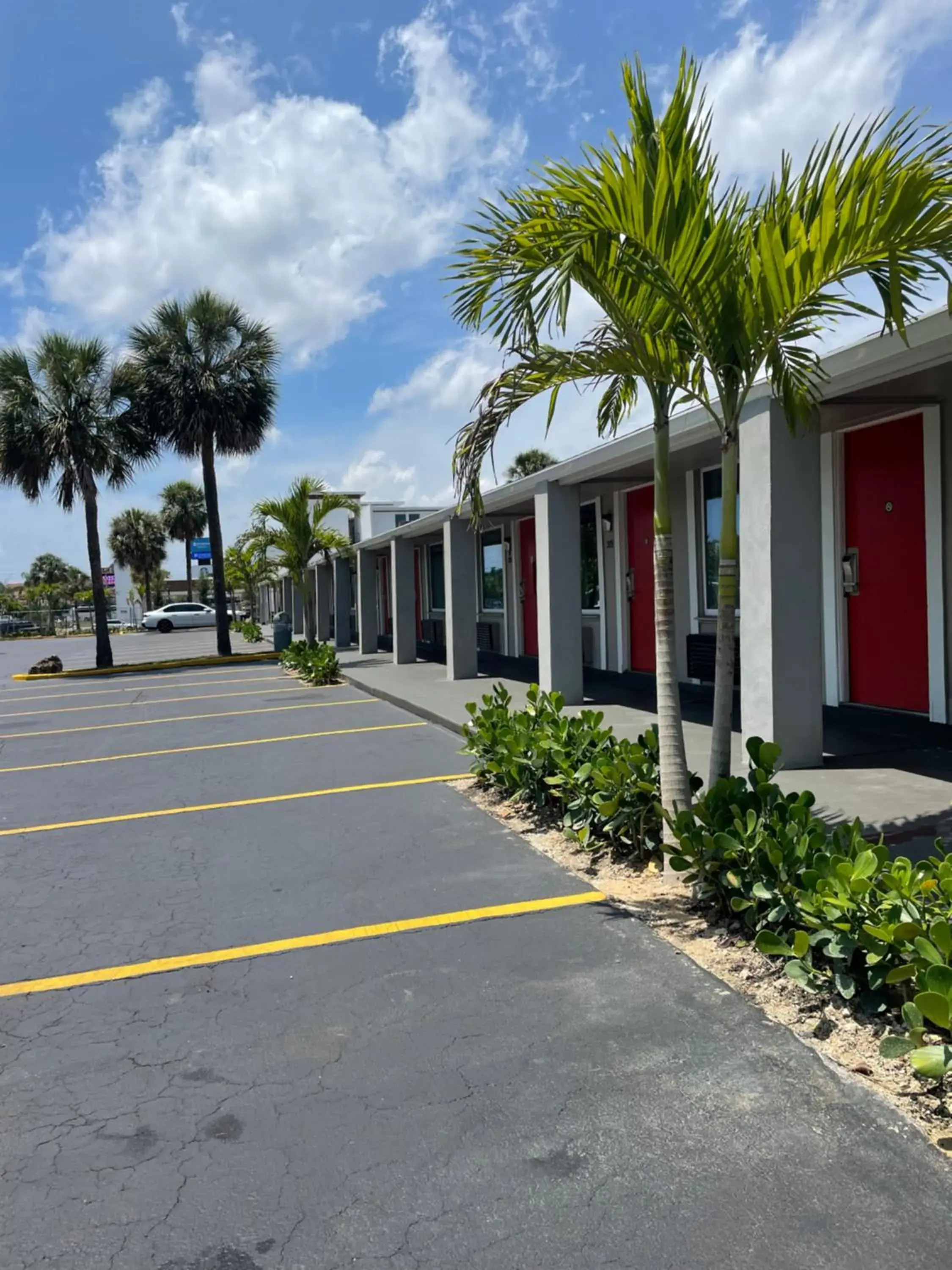 Property building in Super 8 by Wyndham Kissimmee-Orlando Property building in Super 8 by Wyndham Kissimmee-Orlando