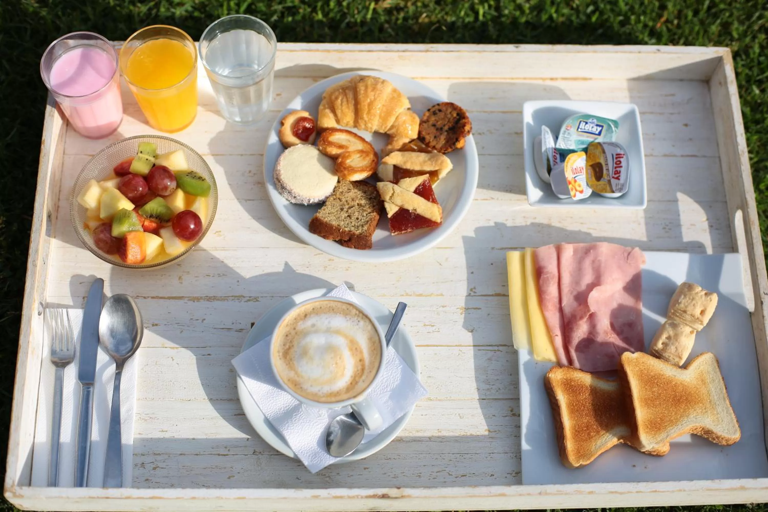 Food and drinks in Howard Johnson Hotel & Spa Villa General Belgrano