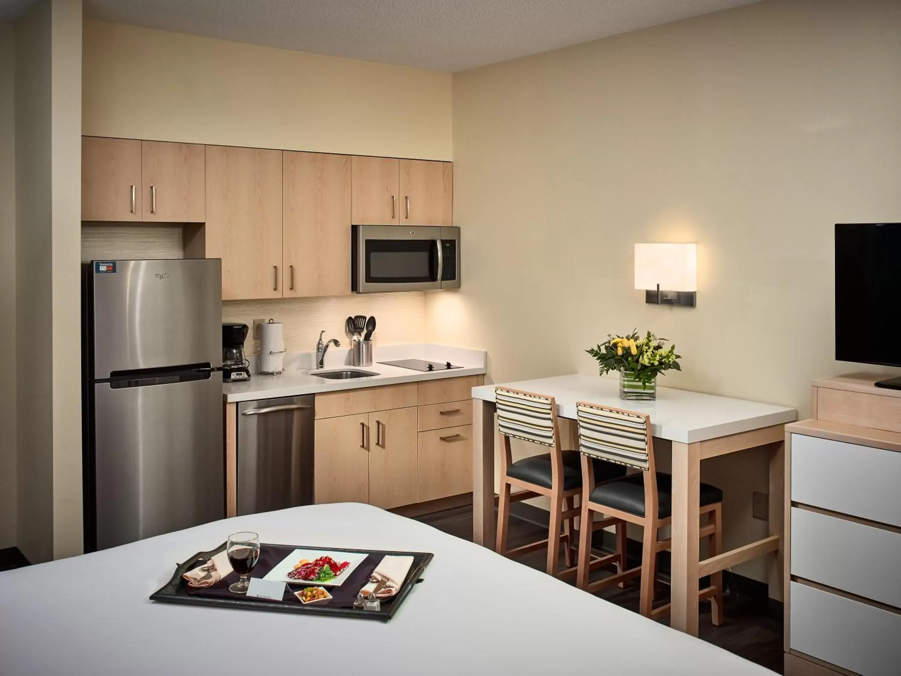 Kitchen or kitchenette, Kitchen/Kitchenette in Sonesta ES Suites Gwinnett Place Atlanta