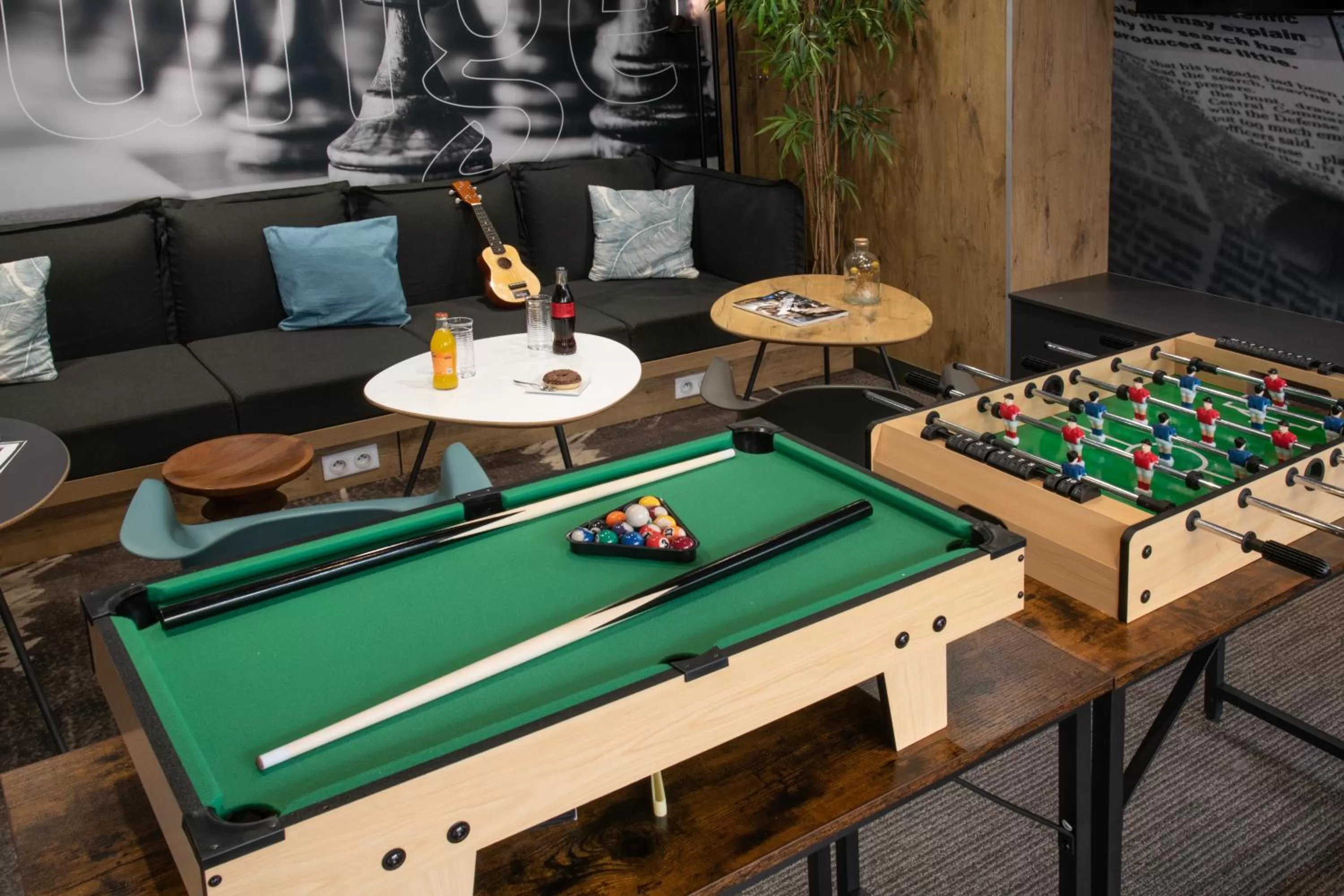Billiard in ibis Cannes Centre