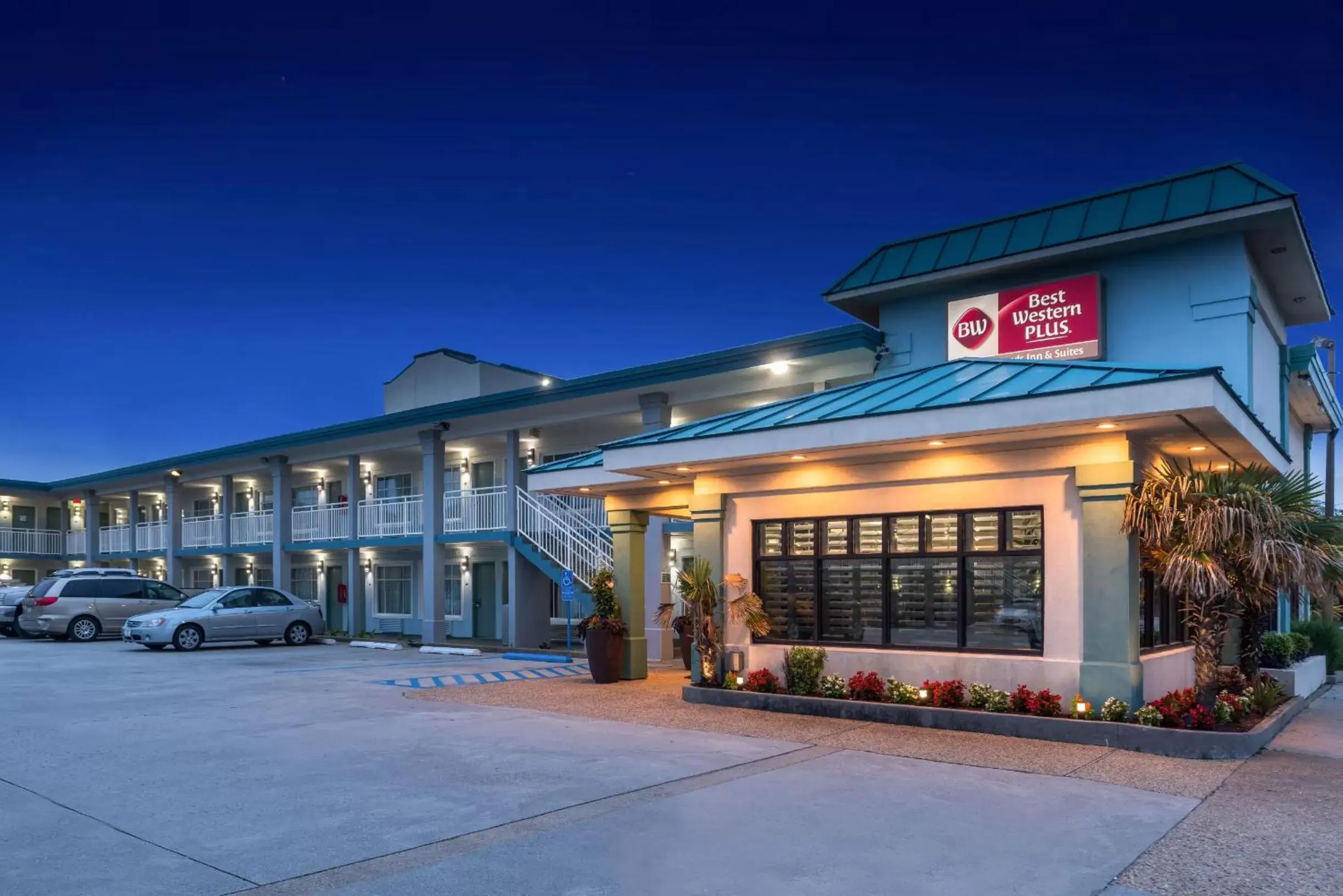 Facade/entrance, Property Building in Best Western Plus Holiday Sands Inn & Suites