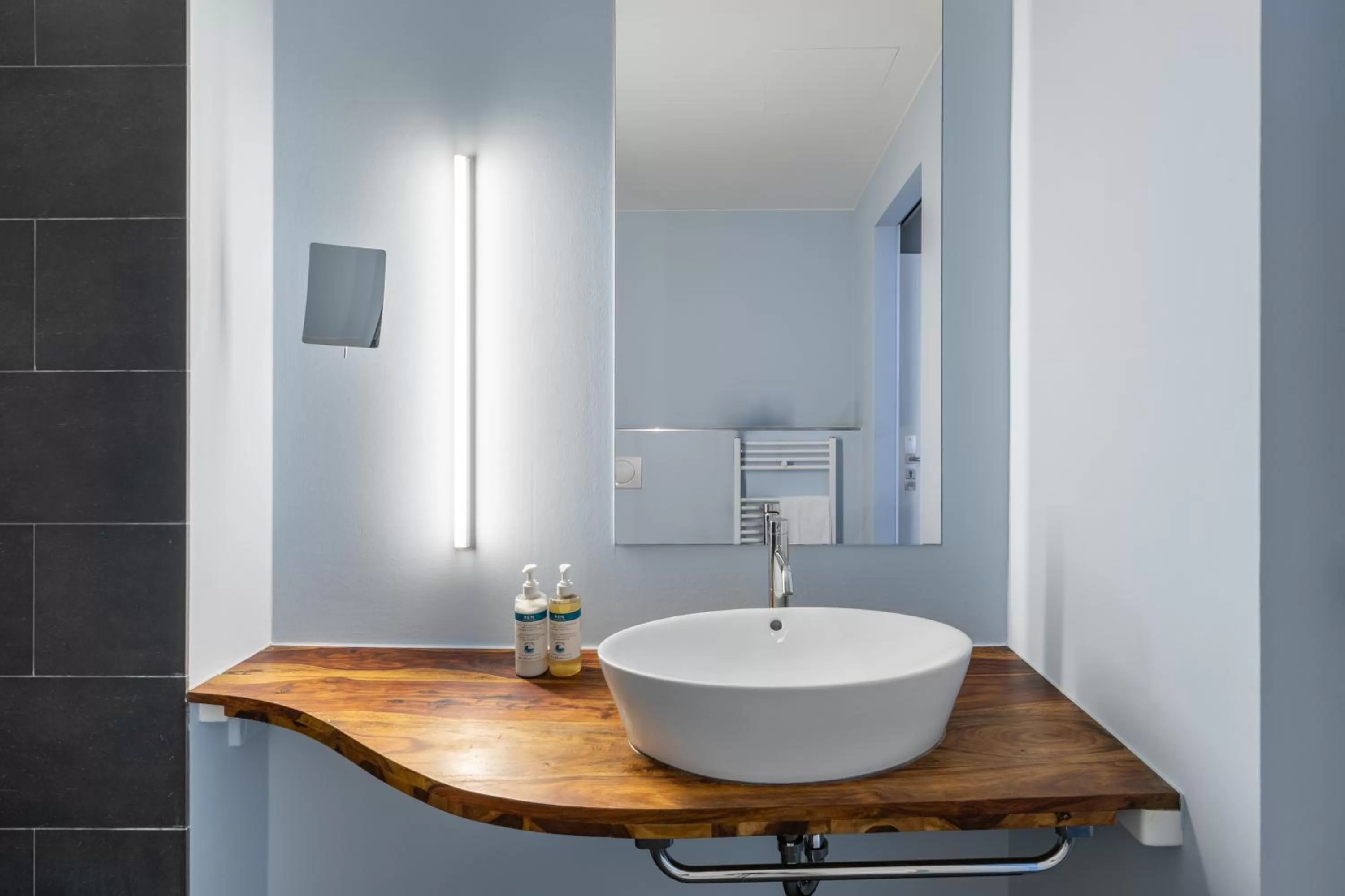 Bathroom in Numa Berlin Boxer